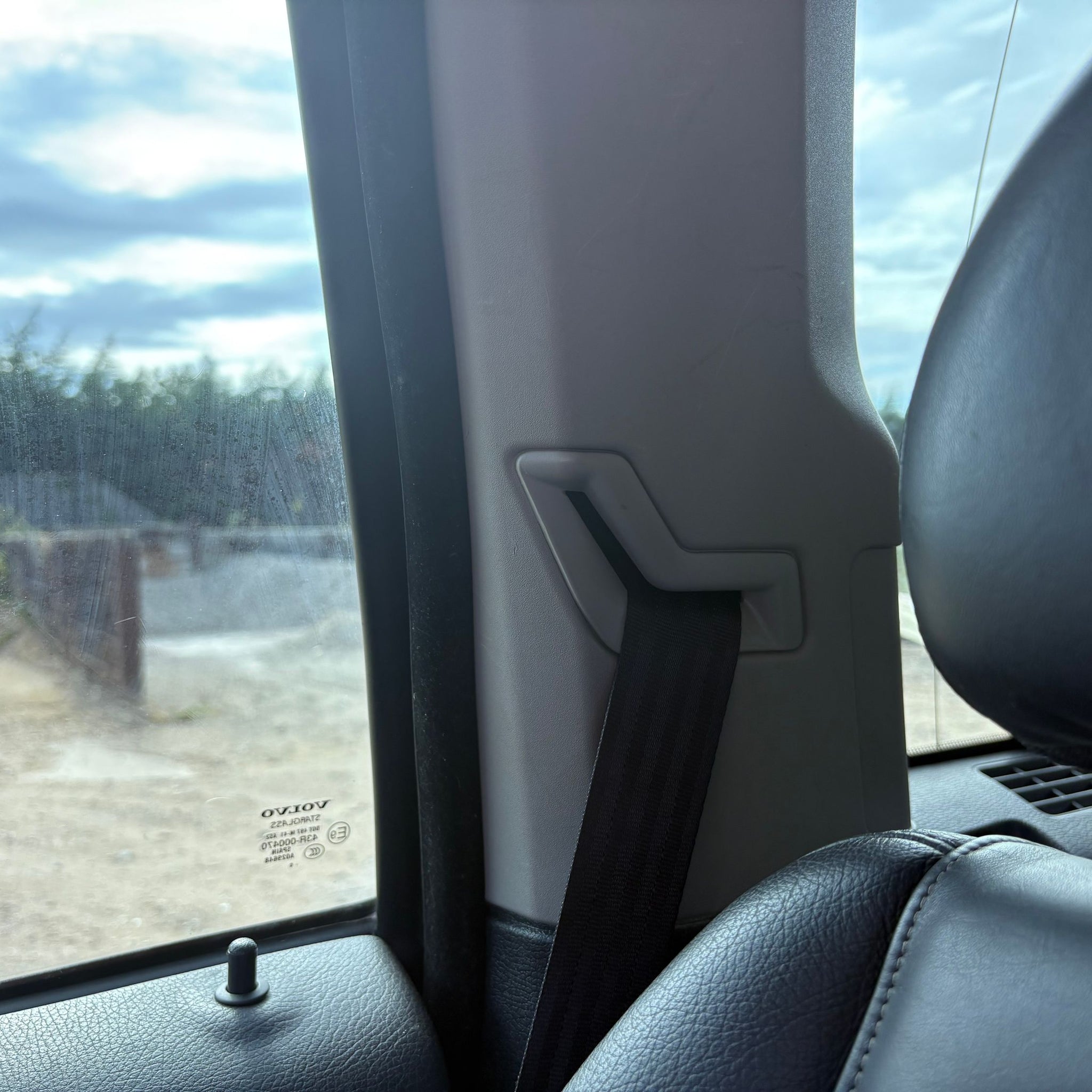 2010 VOLVO XC90 RIGHT SIDE REAR 2ND ROW SEAT BELT