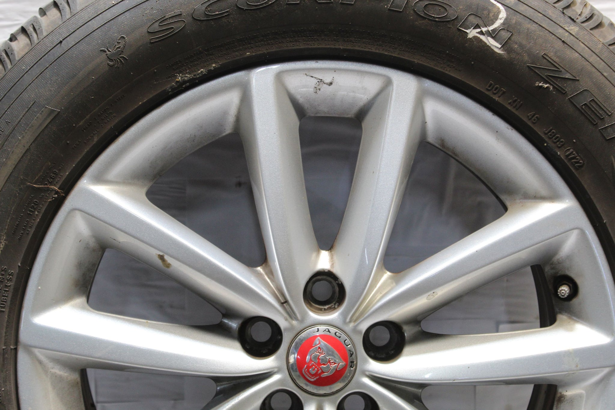 2017 JAGUAR F PACE Alloy Wheel with Tyre 255 / 60 R18 3.8MM