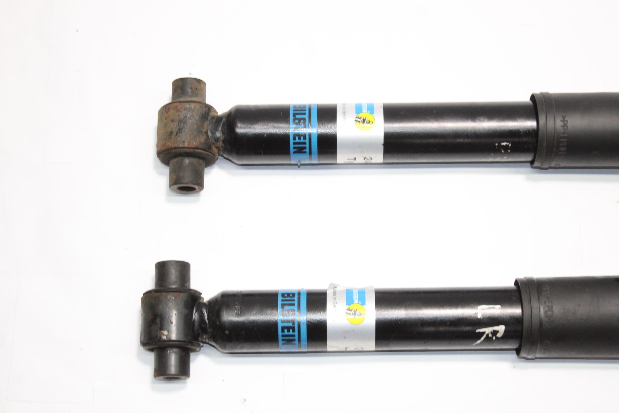 2010 VOLVO XC90 2.4 Rear Shock Absorber Pair