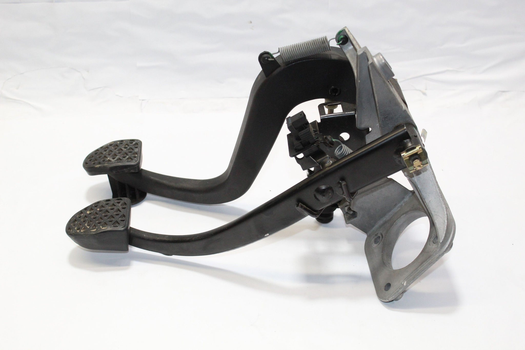 2006 BMW Z4 2.0 Brake Pedal and Clutch Pedal Box 2229128