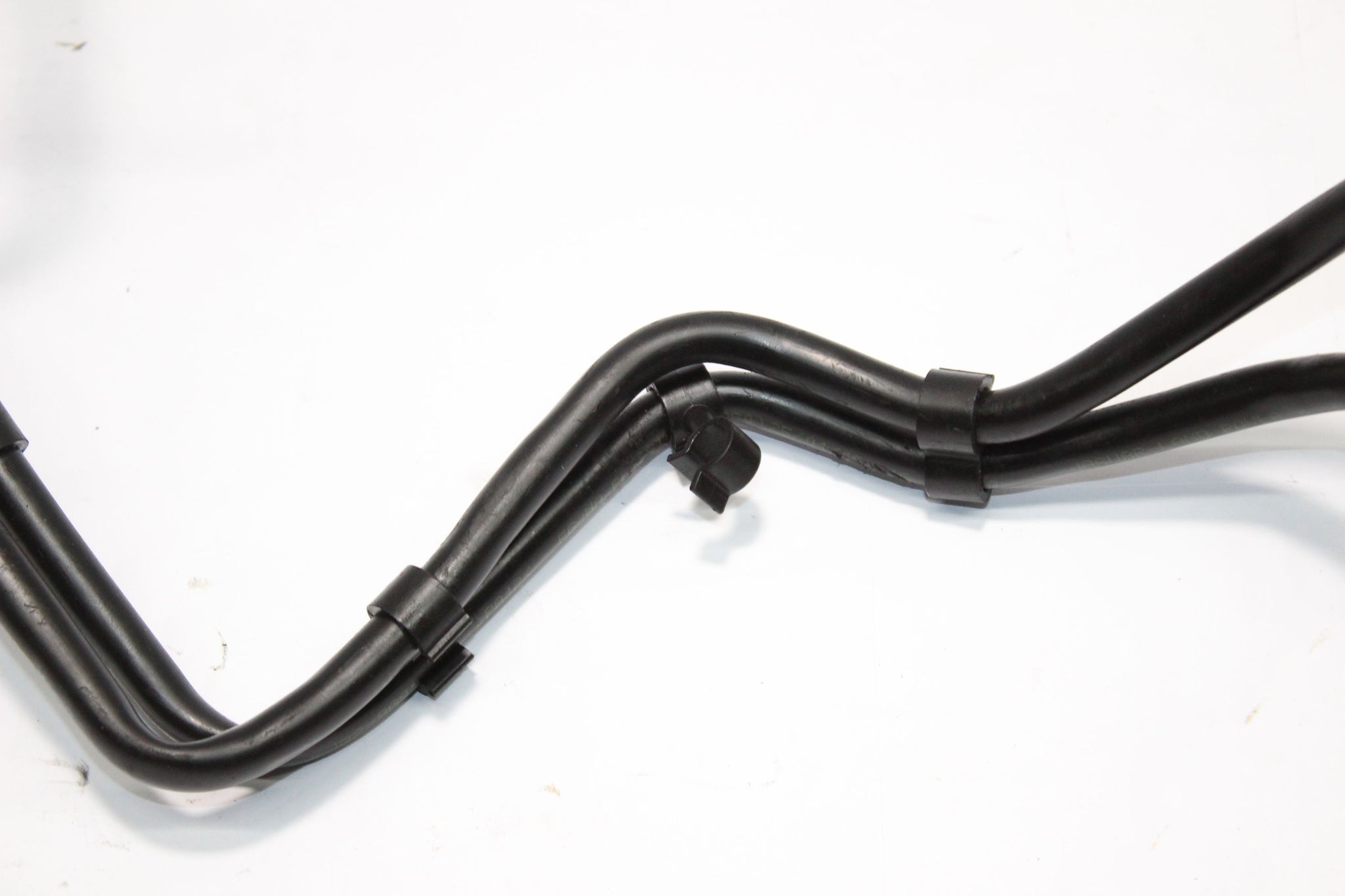 2016 RANGE ROVER EVOQUE 2.0 Fuel Pipe GJ32-9G301-AA