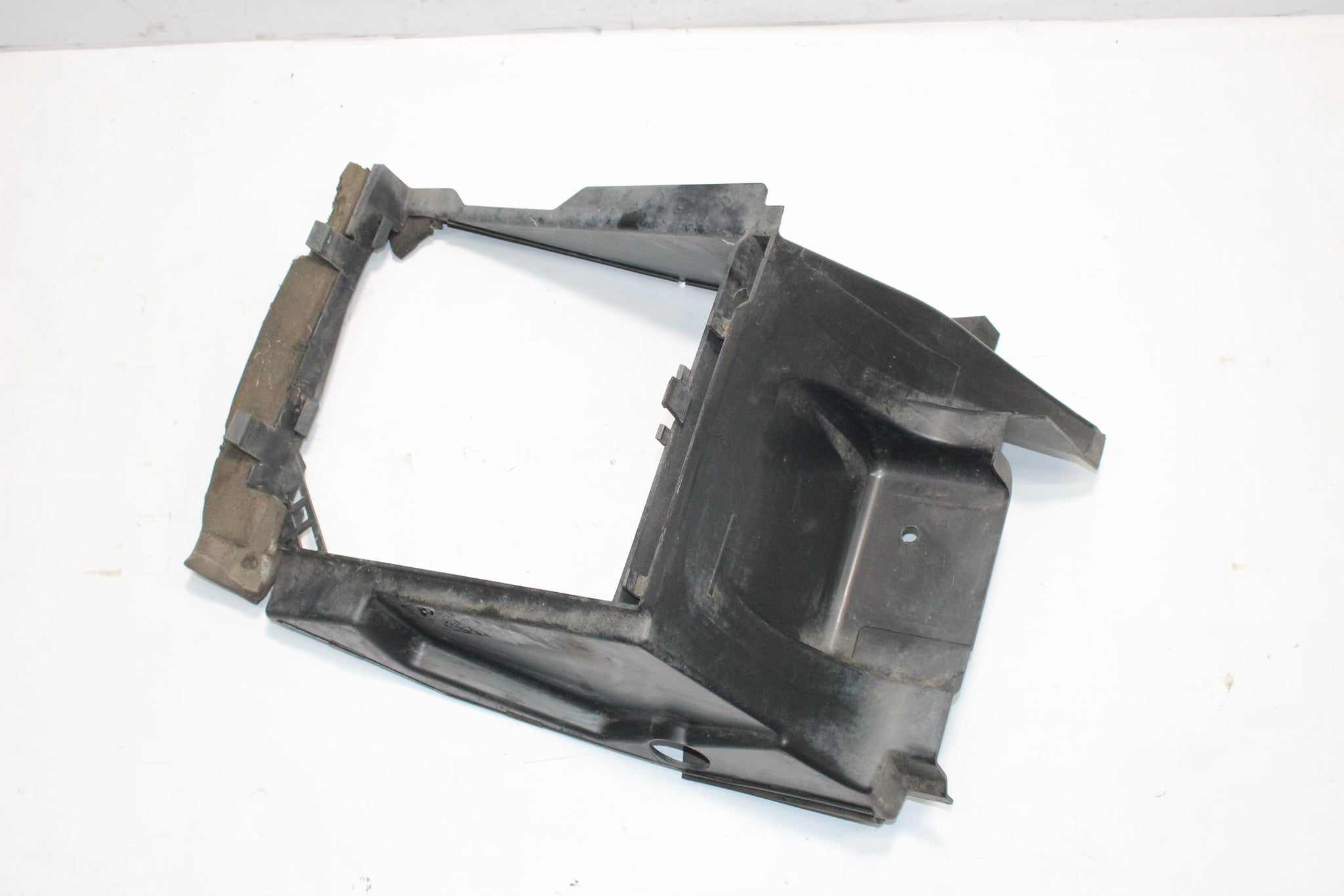 2014 RANGE ROVER VOGUE L405 Left side Intercooler Air Duct Panel CPLA-8C465-AC