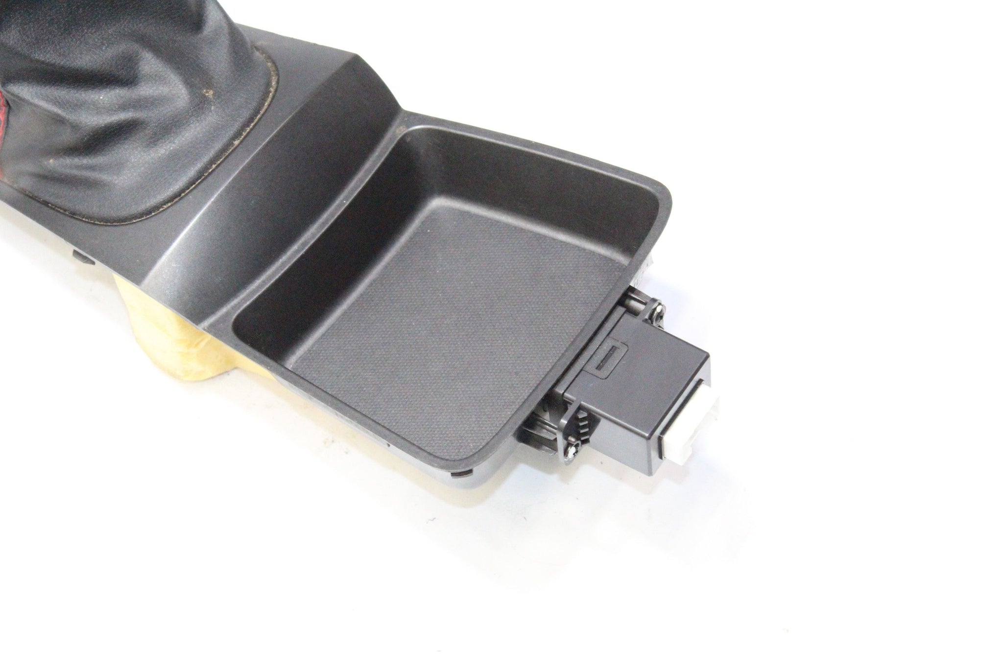 2011 KIA RIO  Centre Console Gear Selector Surround Trim