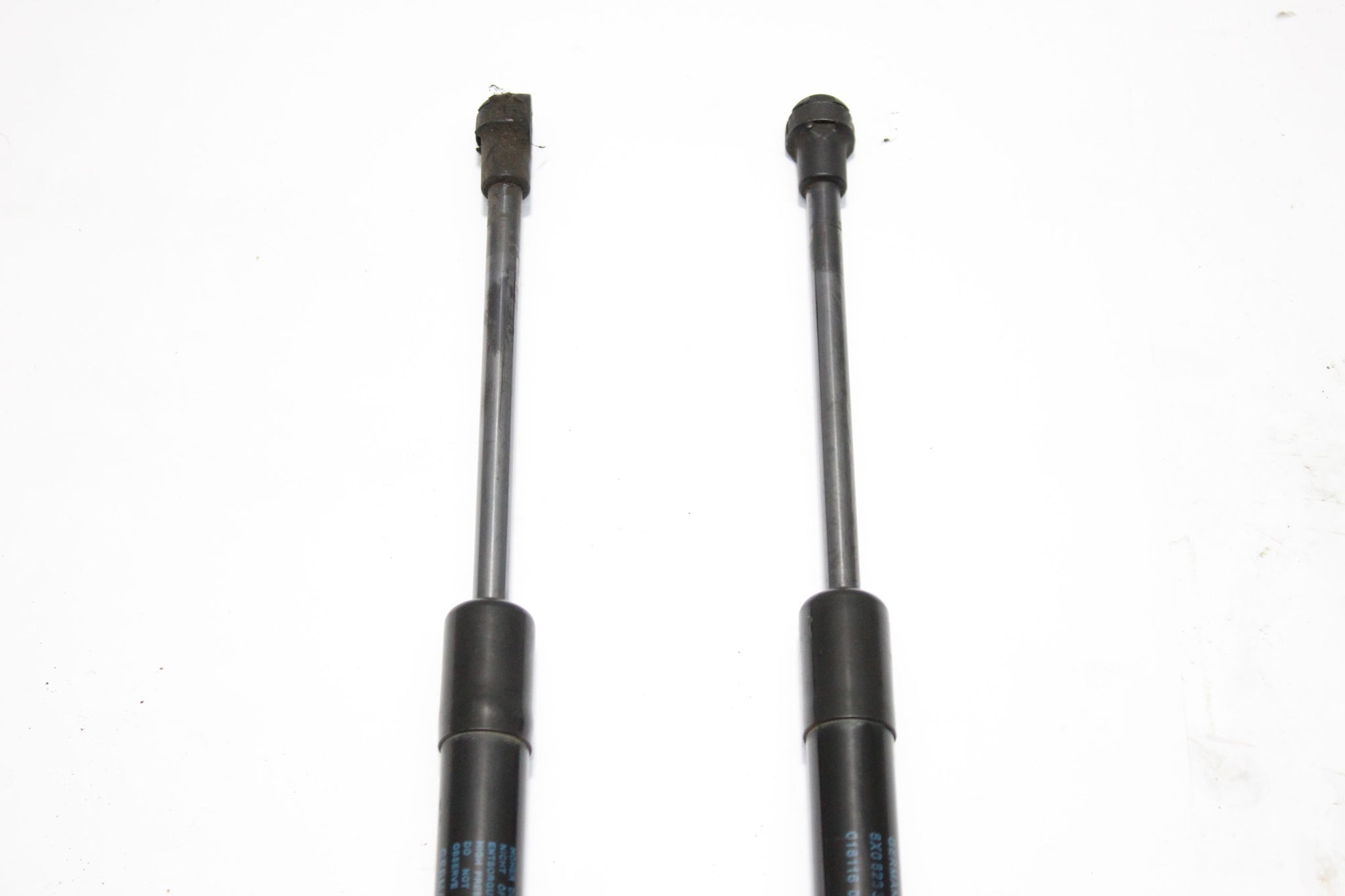 2011 AUDI A1 Tailgate Strut Pair 8X082335903s