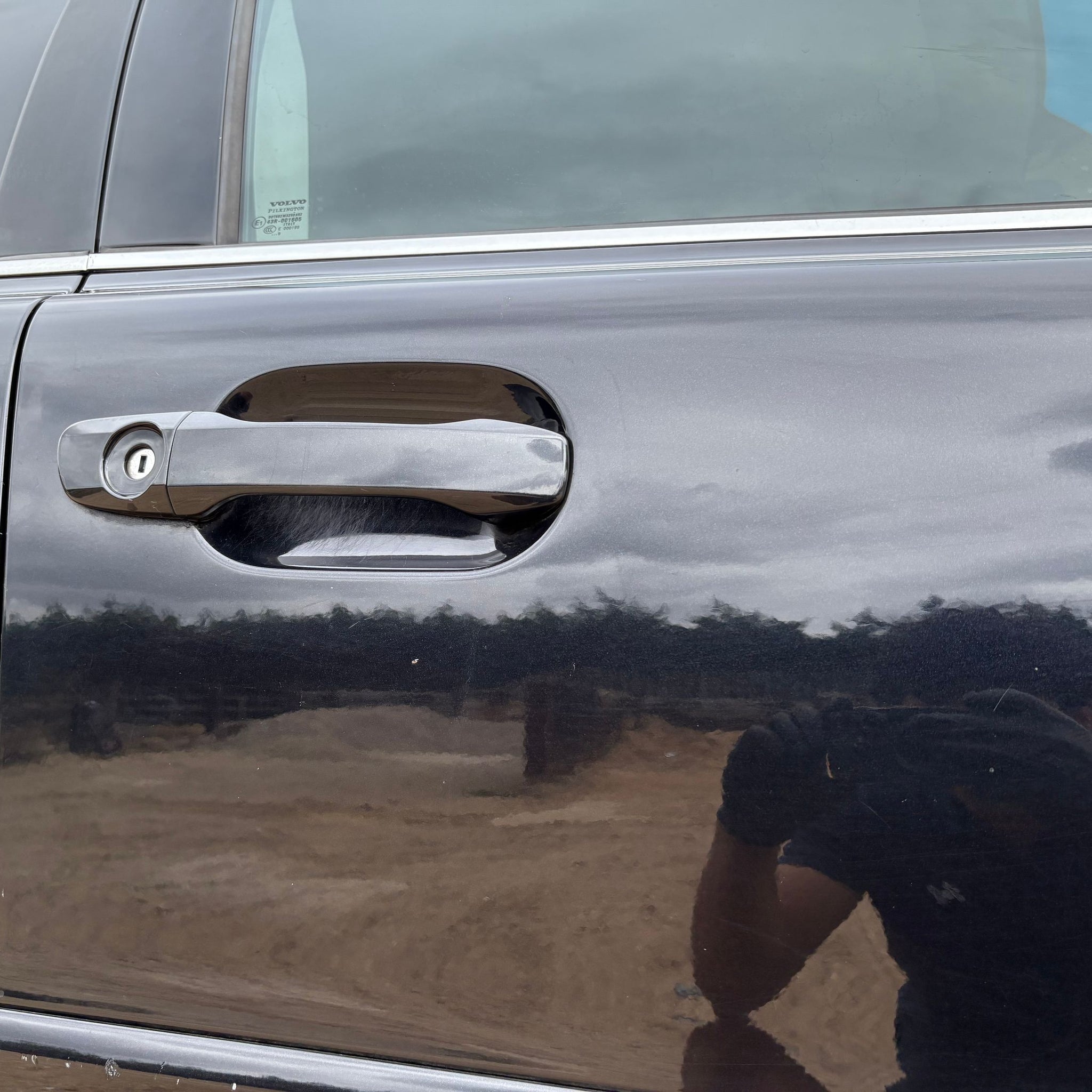 2009 VOLVO XC90 DRIVER SIDE FRONT COMPLETE DOOR 452-26 BLACK