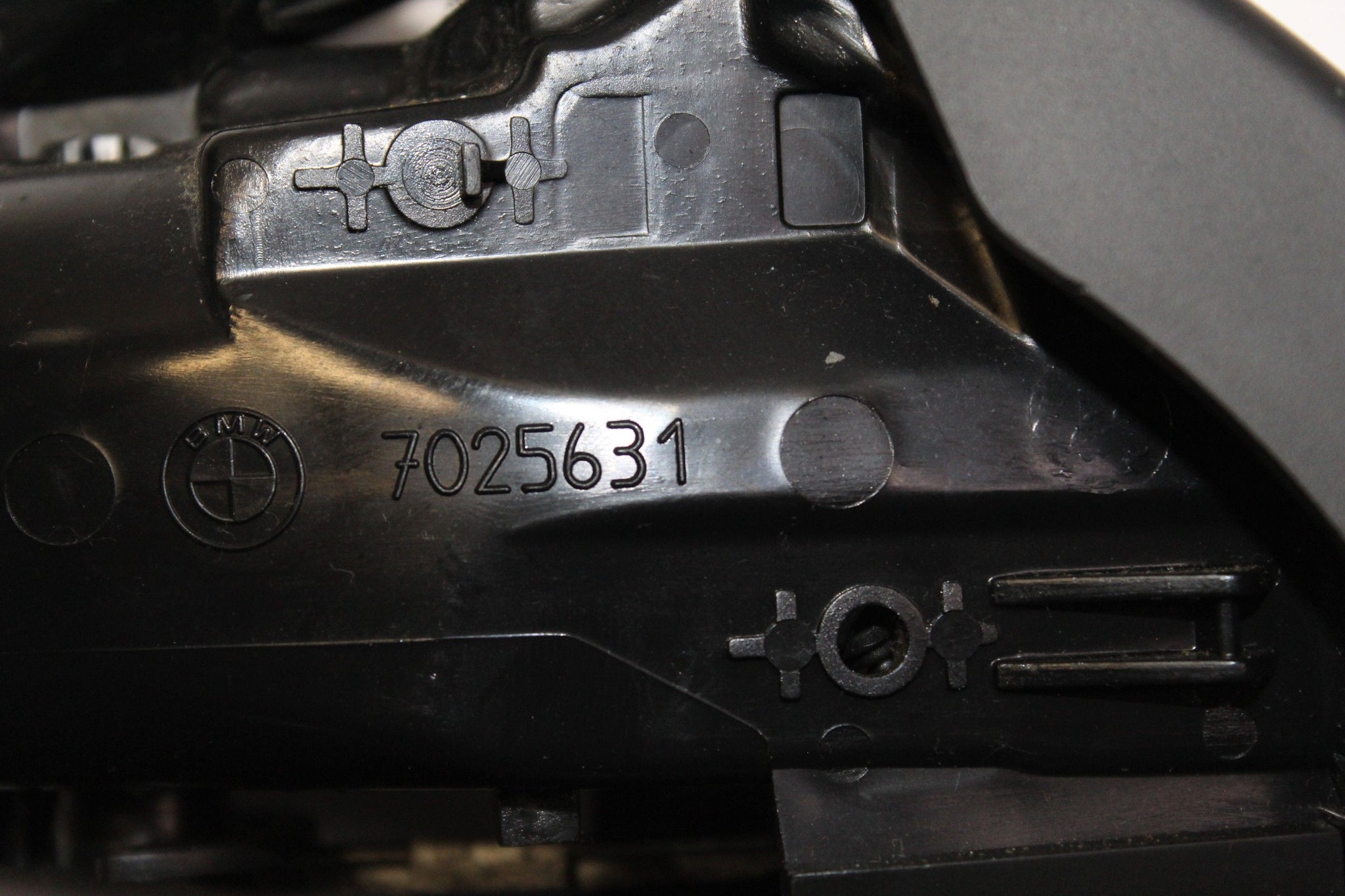 2006 BMW Z4 Left side Air Vent and Cup Holder 7025631