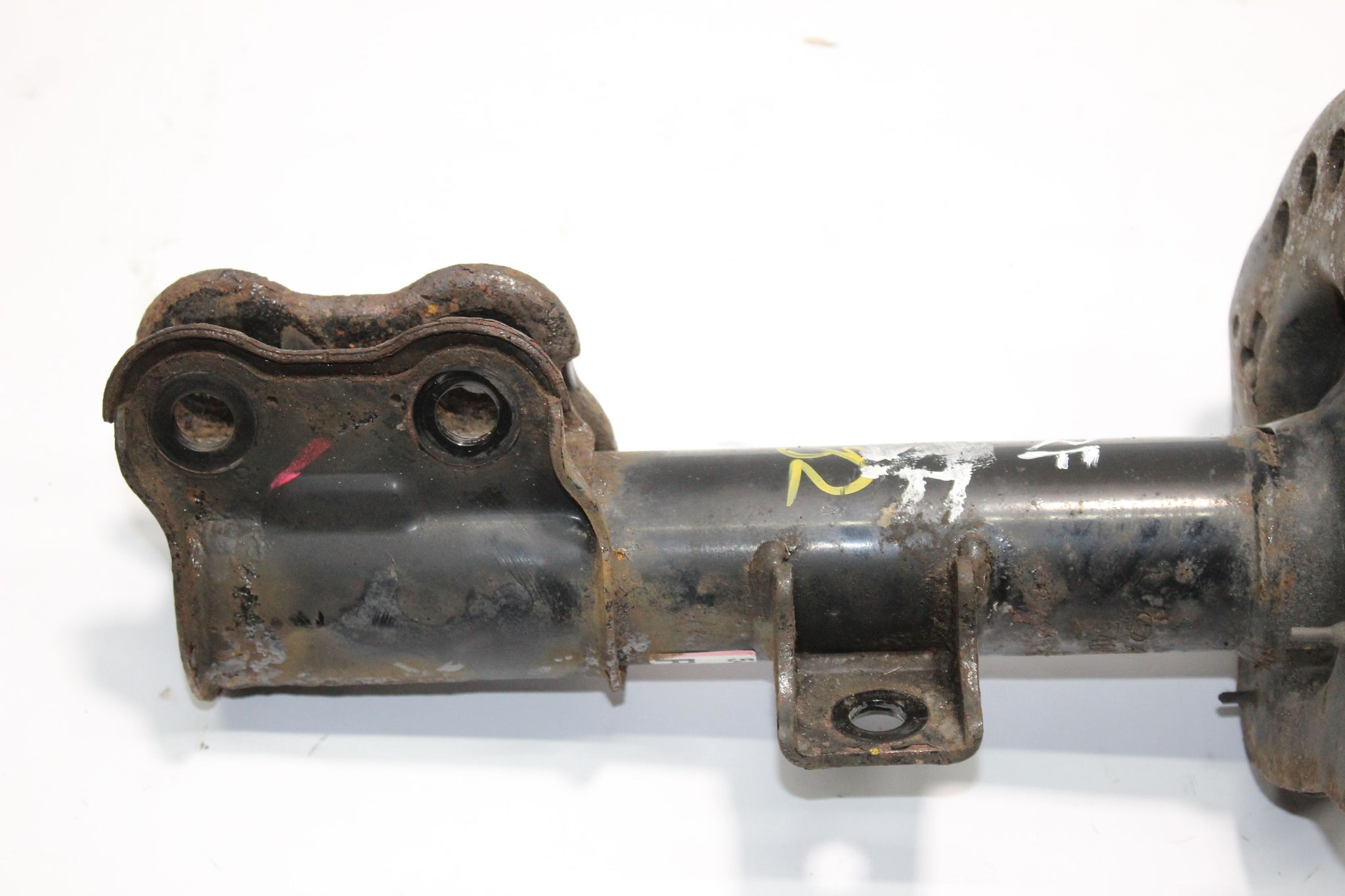 2019 HYUNDAI I40 1.6 Right side Front Suspension Leg