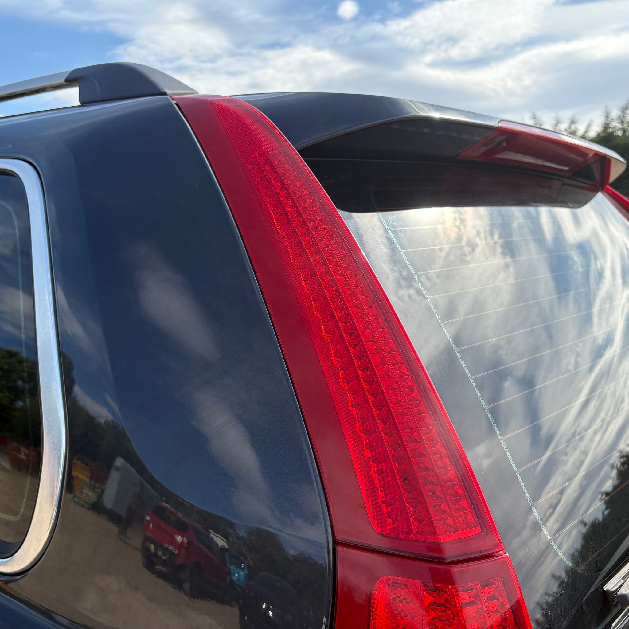2010 VOLVO XC90 LEFT SIDE LIGHT REFLECTOR