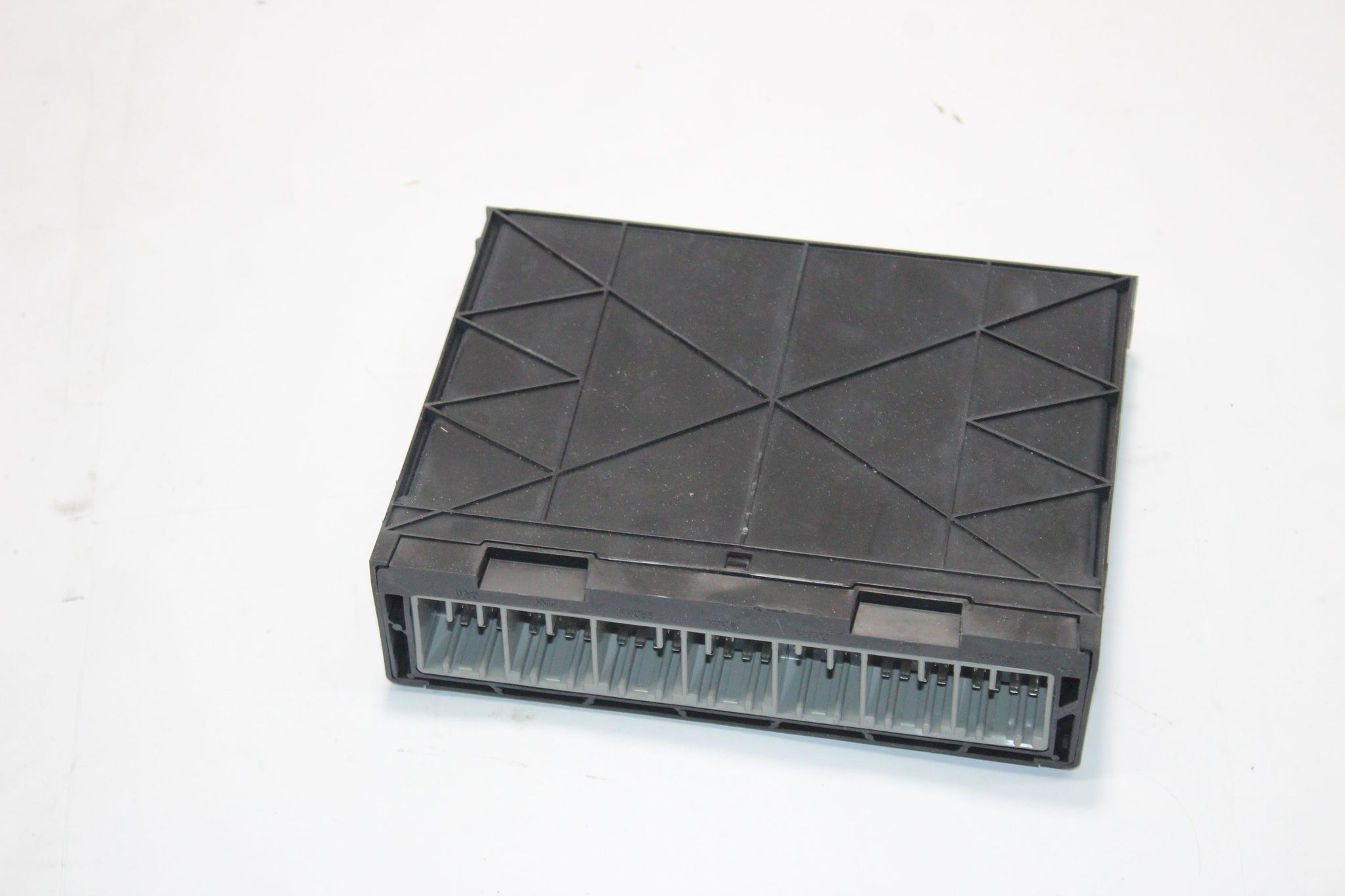 2014 VAUXHALL MOKKA 1.7 4x4 BODY CONTROL MODULE BCM 13589196