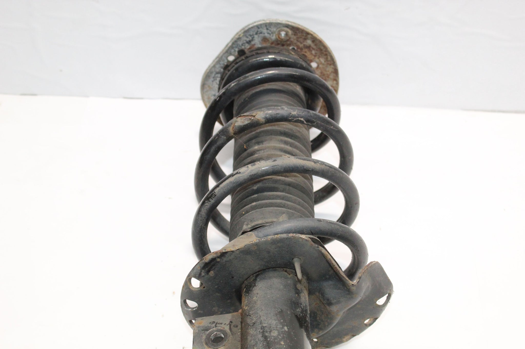 2016 RANGE ROVER EVOQUE 2.0 Left side Front Suspension Leg GJ32-18K001-AA