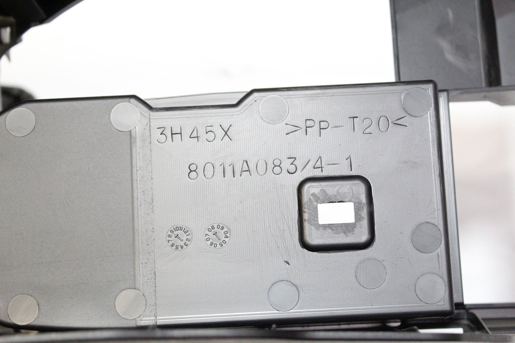 2008 Mitsubishi Outlander Center Console Arm Rest