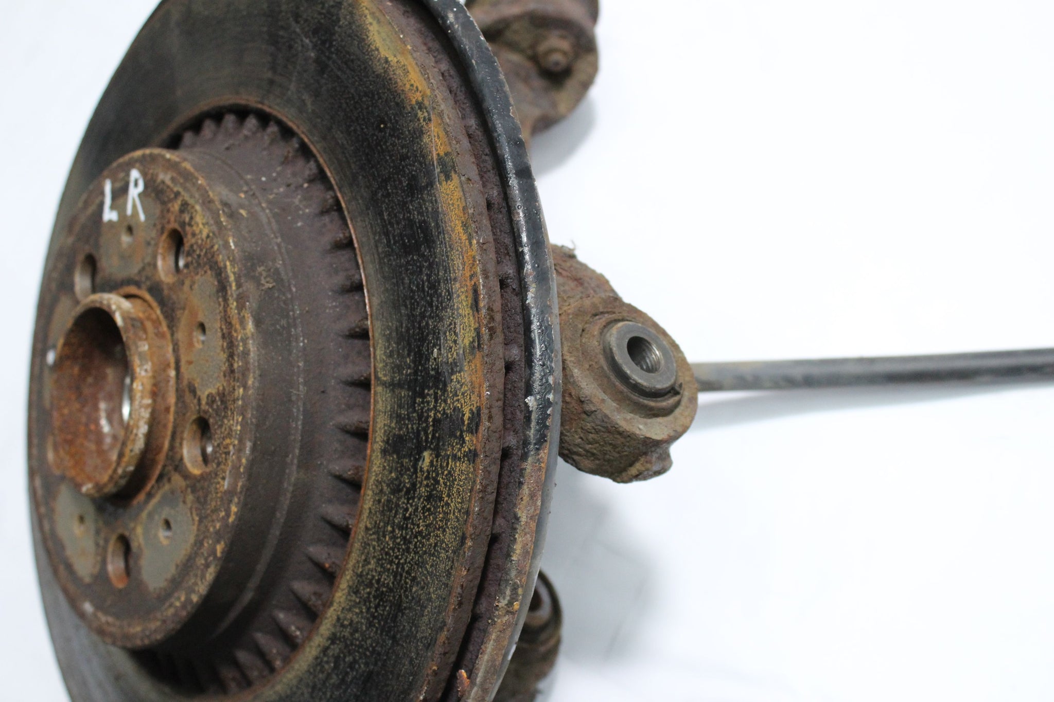 2010 VOLVO XC90 2.4 Left side Rear Wheel Hub