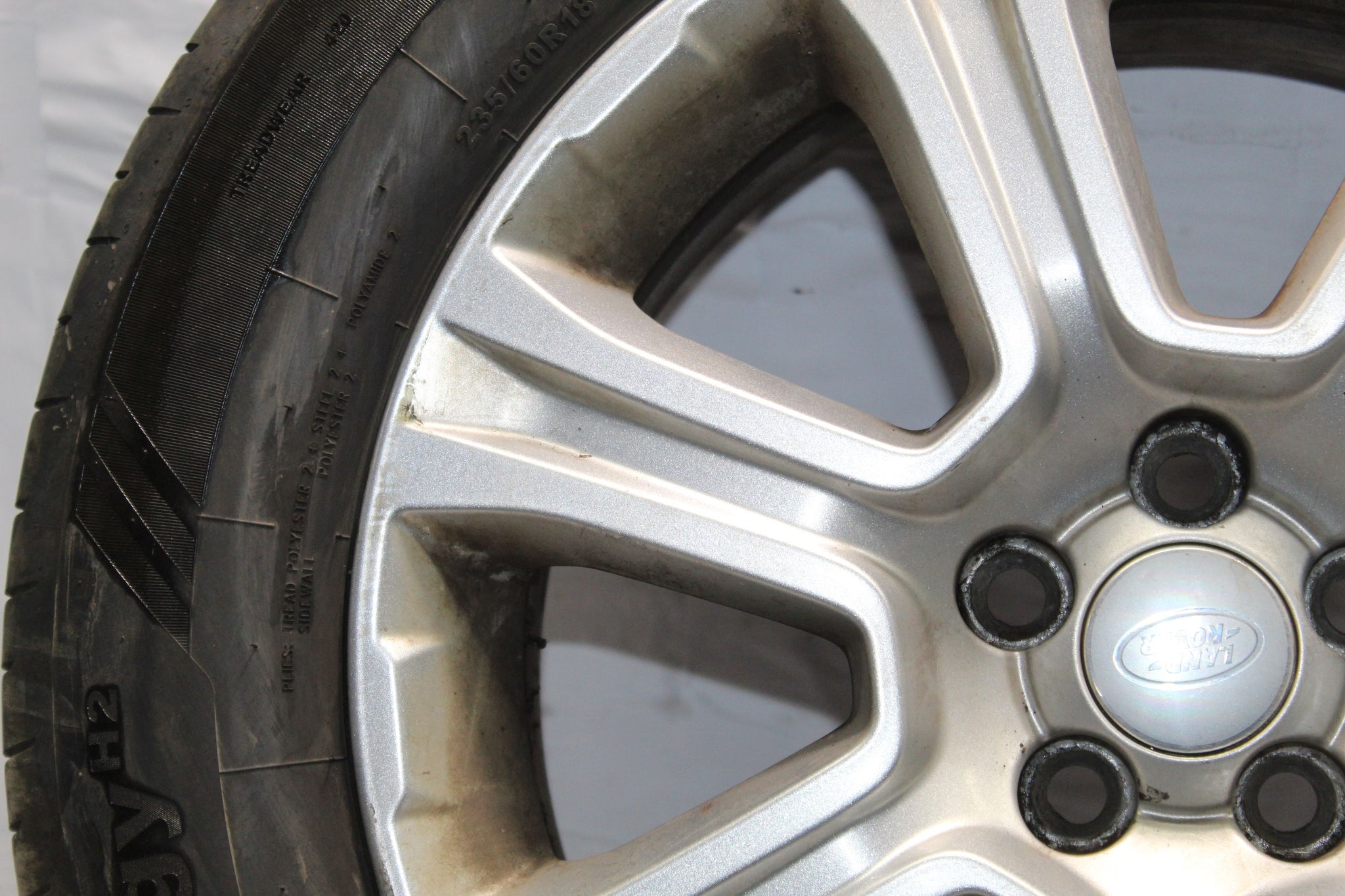 2016 RANGE ROVER EVOQUE Alloy Wheel with Tyre 235 / 60 R18 4.9MM