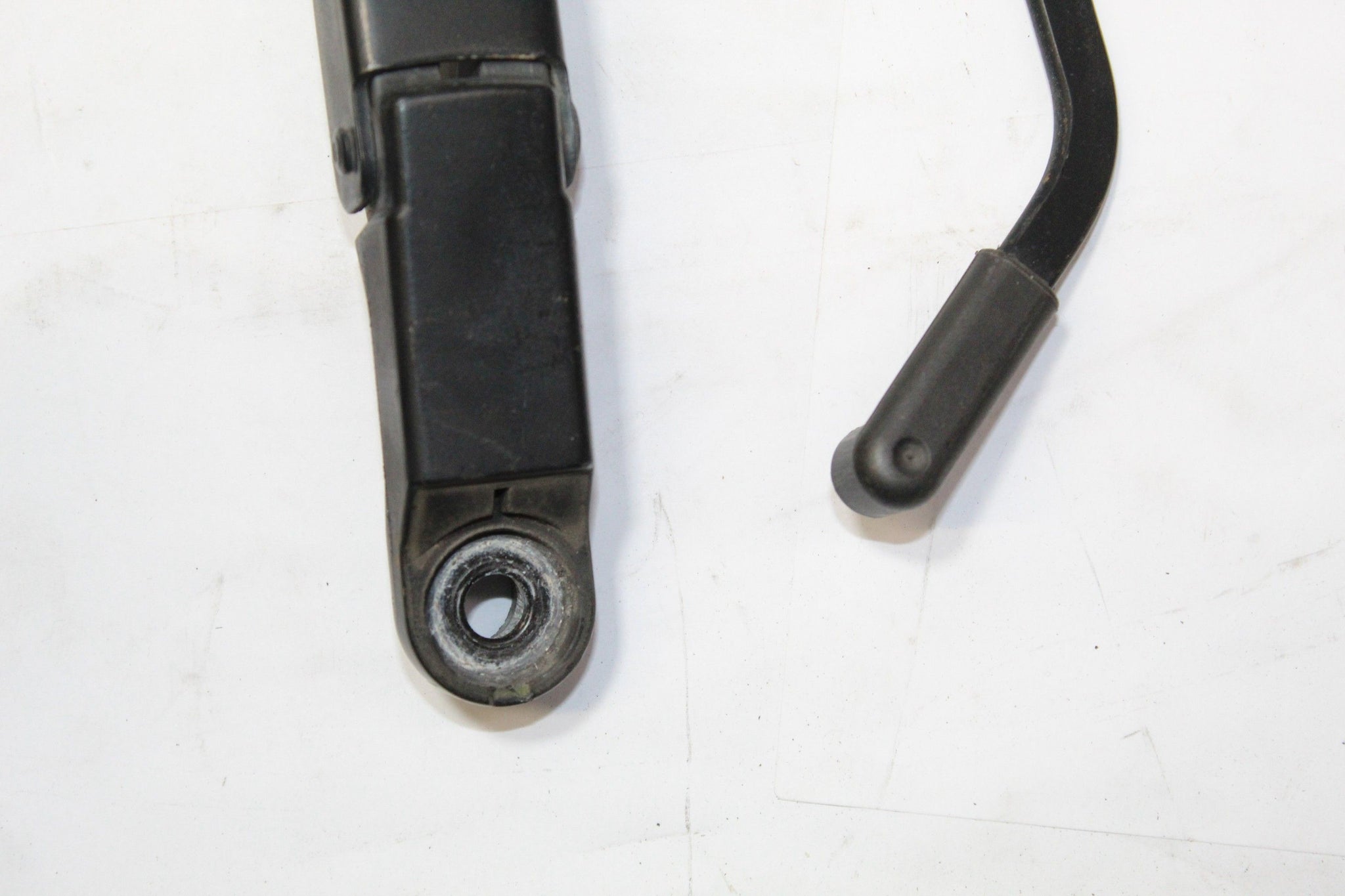 2011 PEUGEOT 107 Front Windscreen Wiper Arm