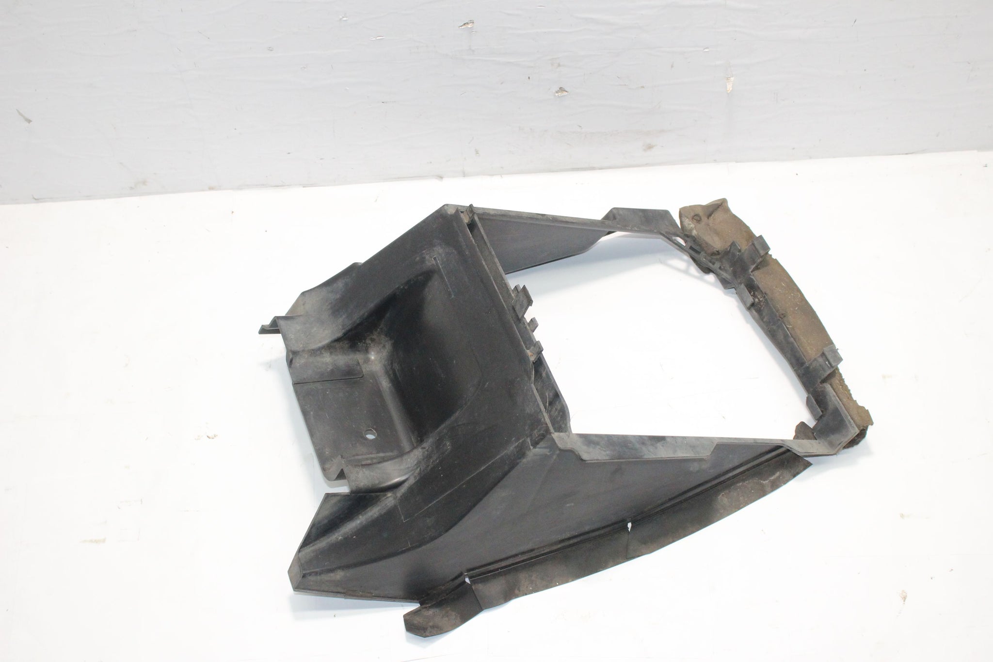 2014 RANGE ROVER VOGUE L405 Left side Intercooler Air Duct Panel CPLA-8C465-AC