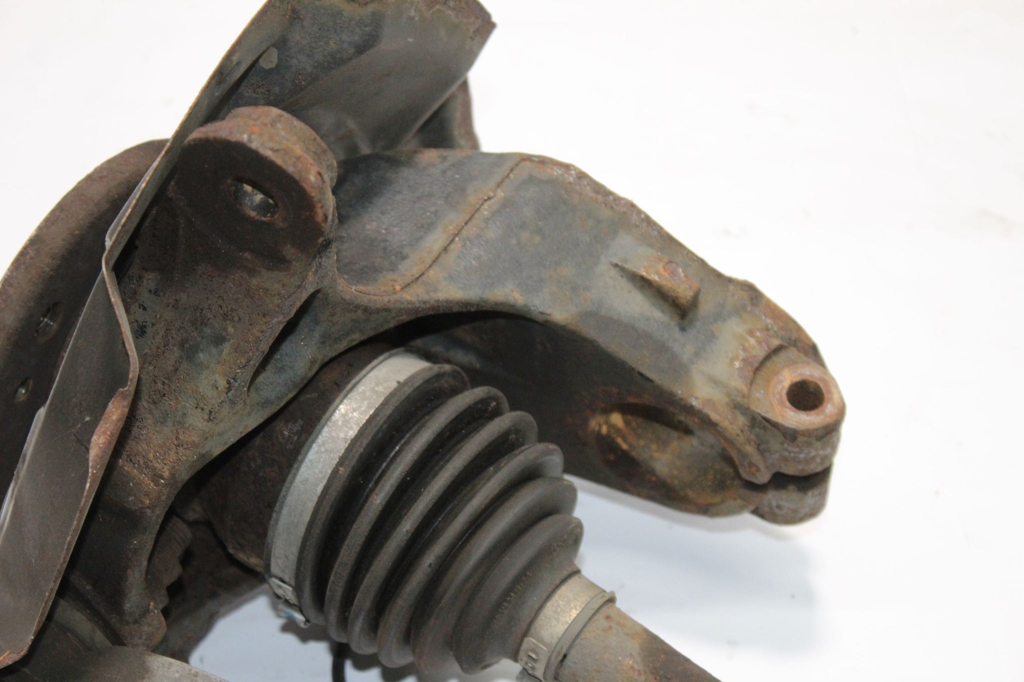 2015 MINI COOPER R58 1.6 Left side Front Wheel Hub and Driveshaft