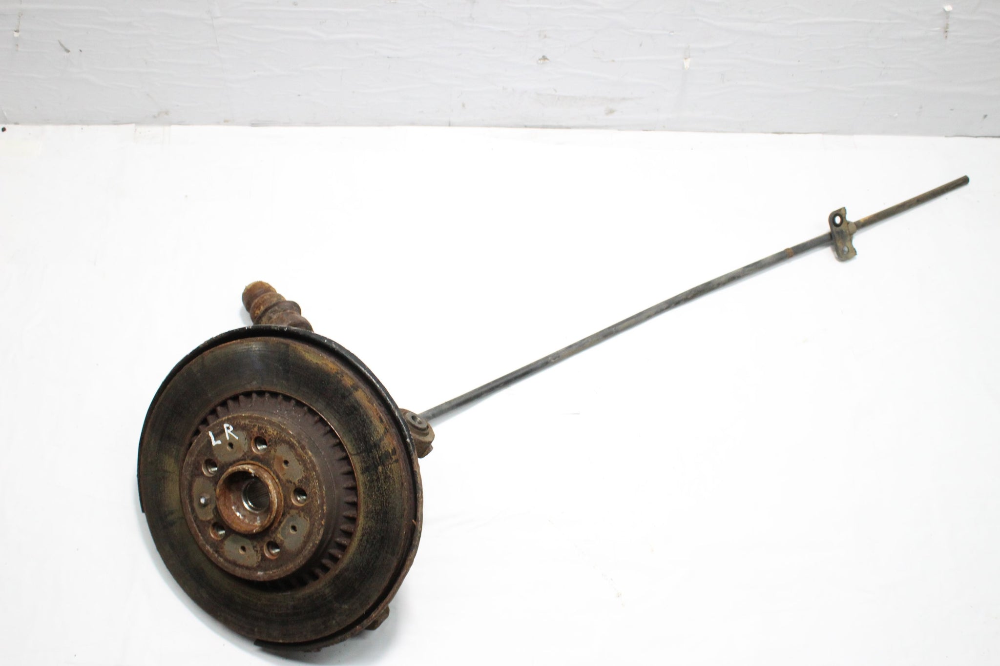 2010 VOLVO XC90 2.4 Left side Rear Wheel Hub