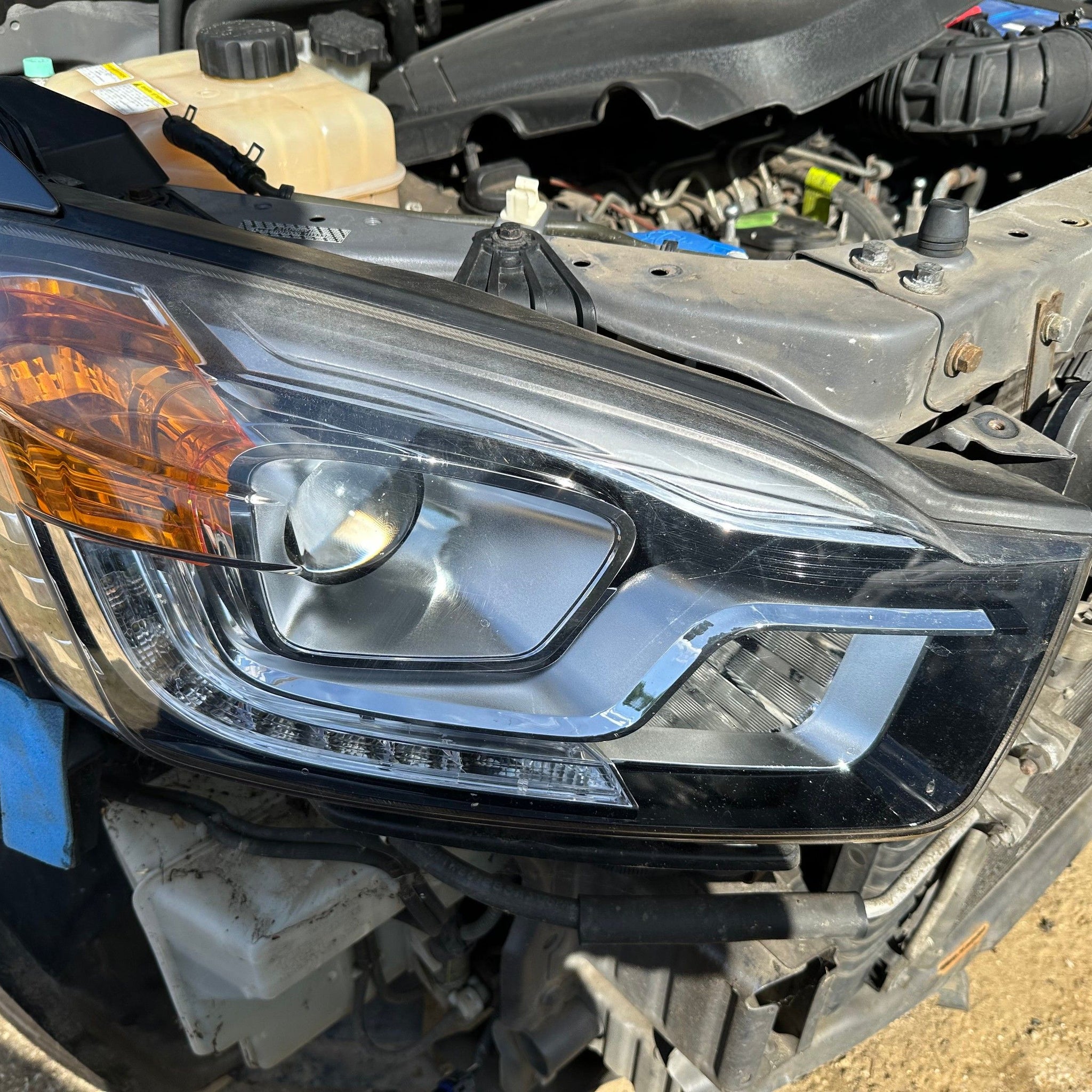 2013 SSANYONG KORANDO RIGHT SIDE FRONT HEADLIGHT