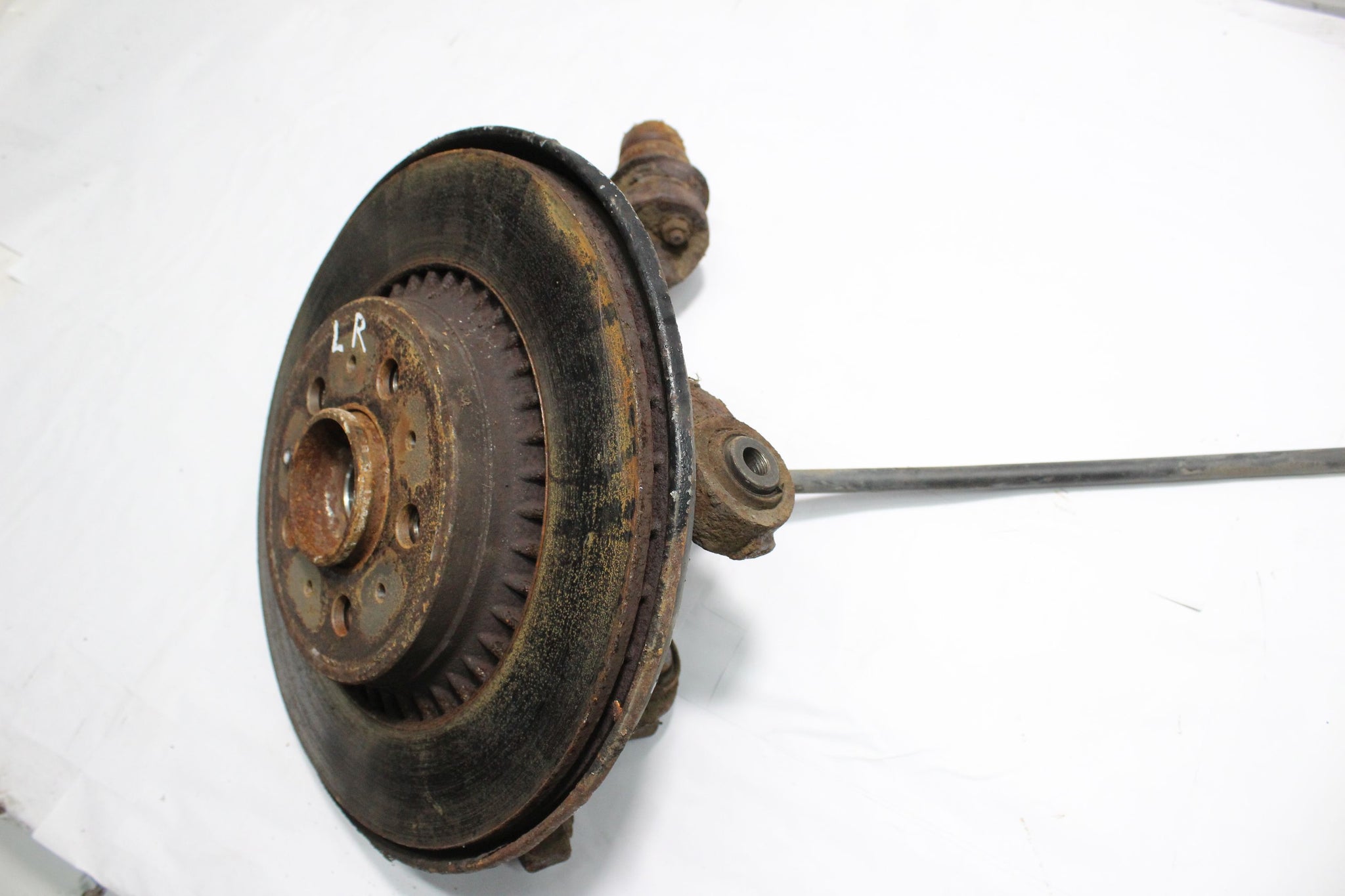 2010 VOLVO XC90 2.4 Left side Rear Wheel Hub
