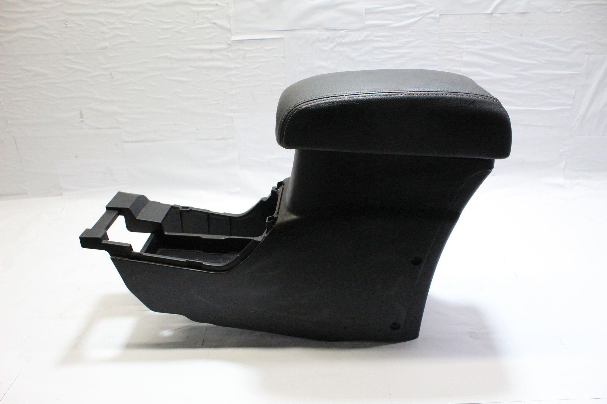 2008 Mitsubishi Outlander Center Console Arm Rest