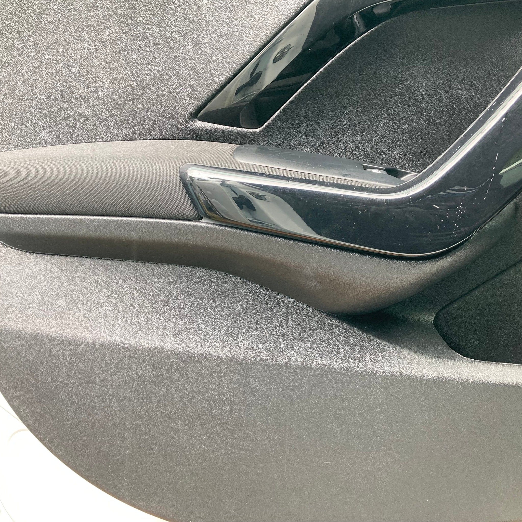 2018 PEUGEOT 208 Passenger side Front Complete Door EWP WHITE