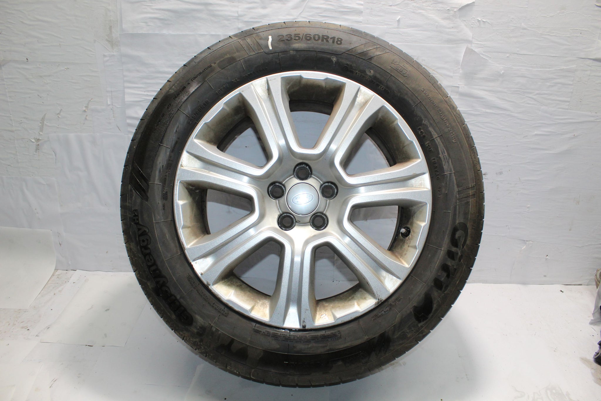 2016 RANGE ROVER EVOQUE Alloy Wheel with Tyre 235 / 60 R18 4.9MM