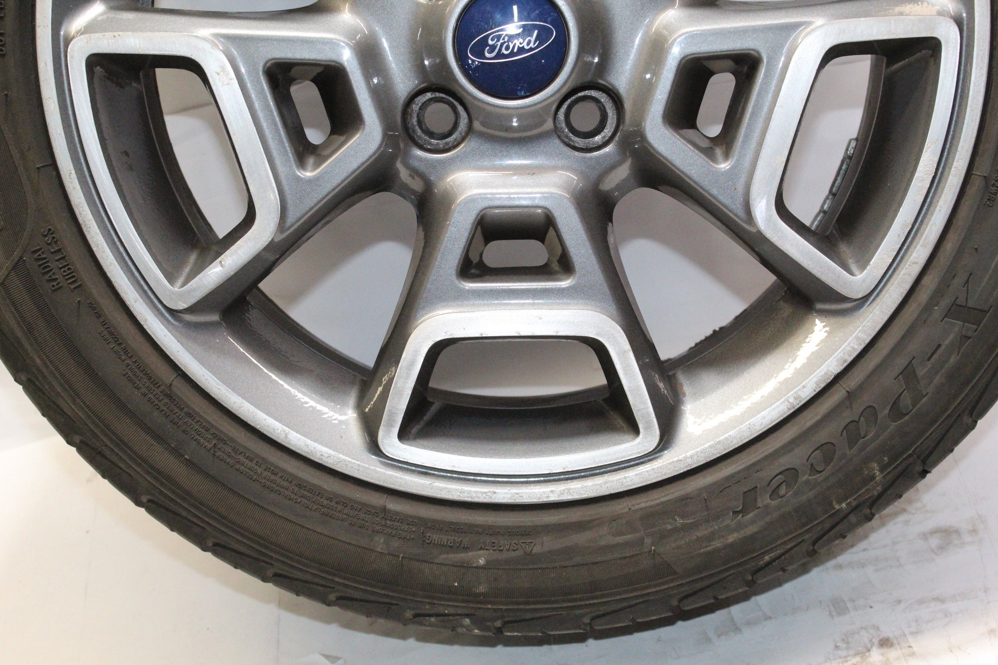 2015 FORD ECOSPORT Alloy Wheel with Tyre 205/50 R17 4.9MM