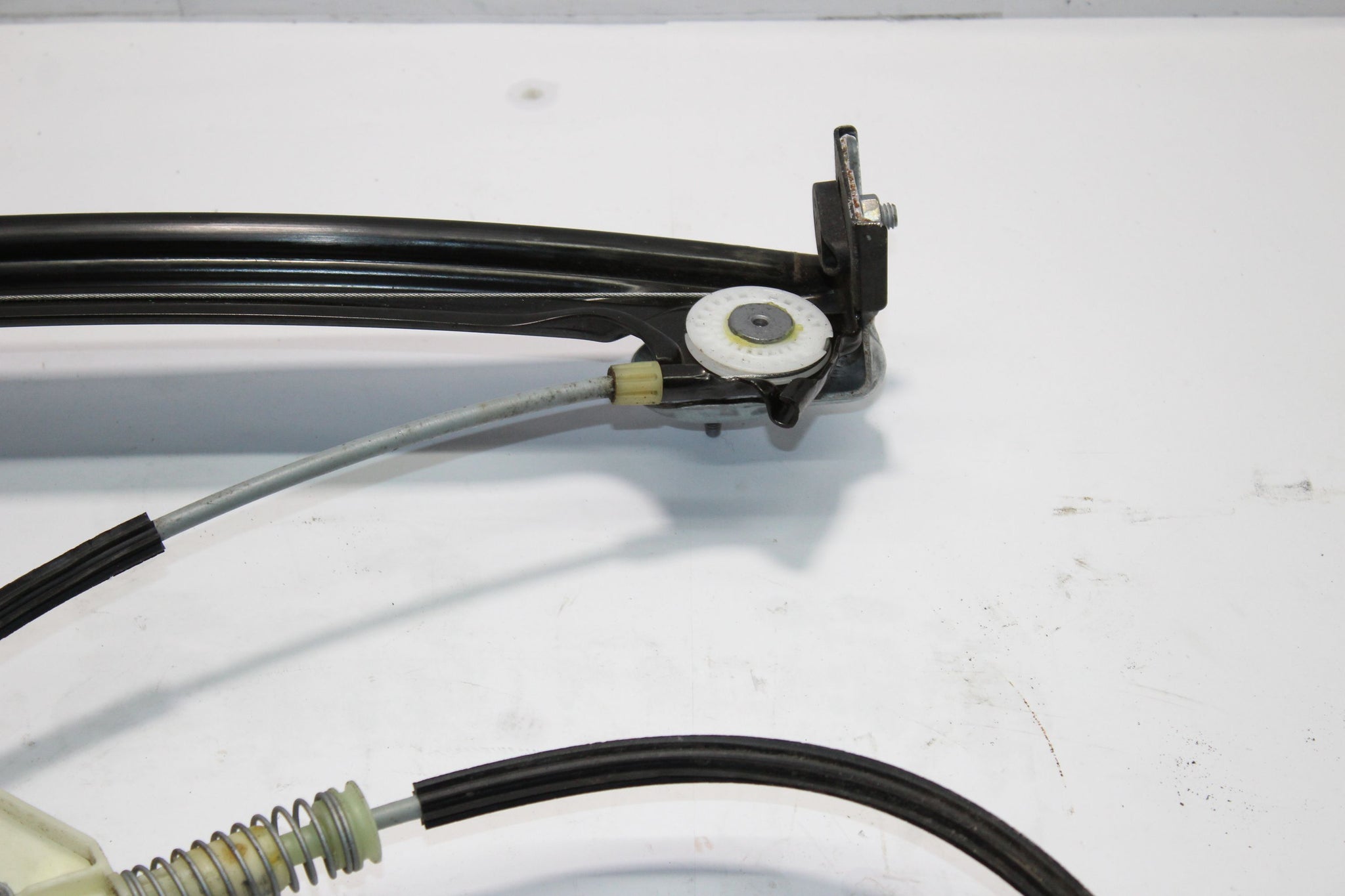 2017 MASERATI GHIBLI Left side Front Door Window Regulator Motor 670009816