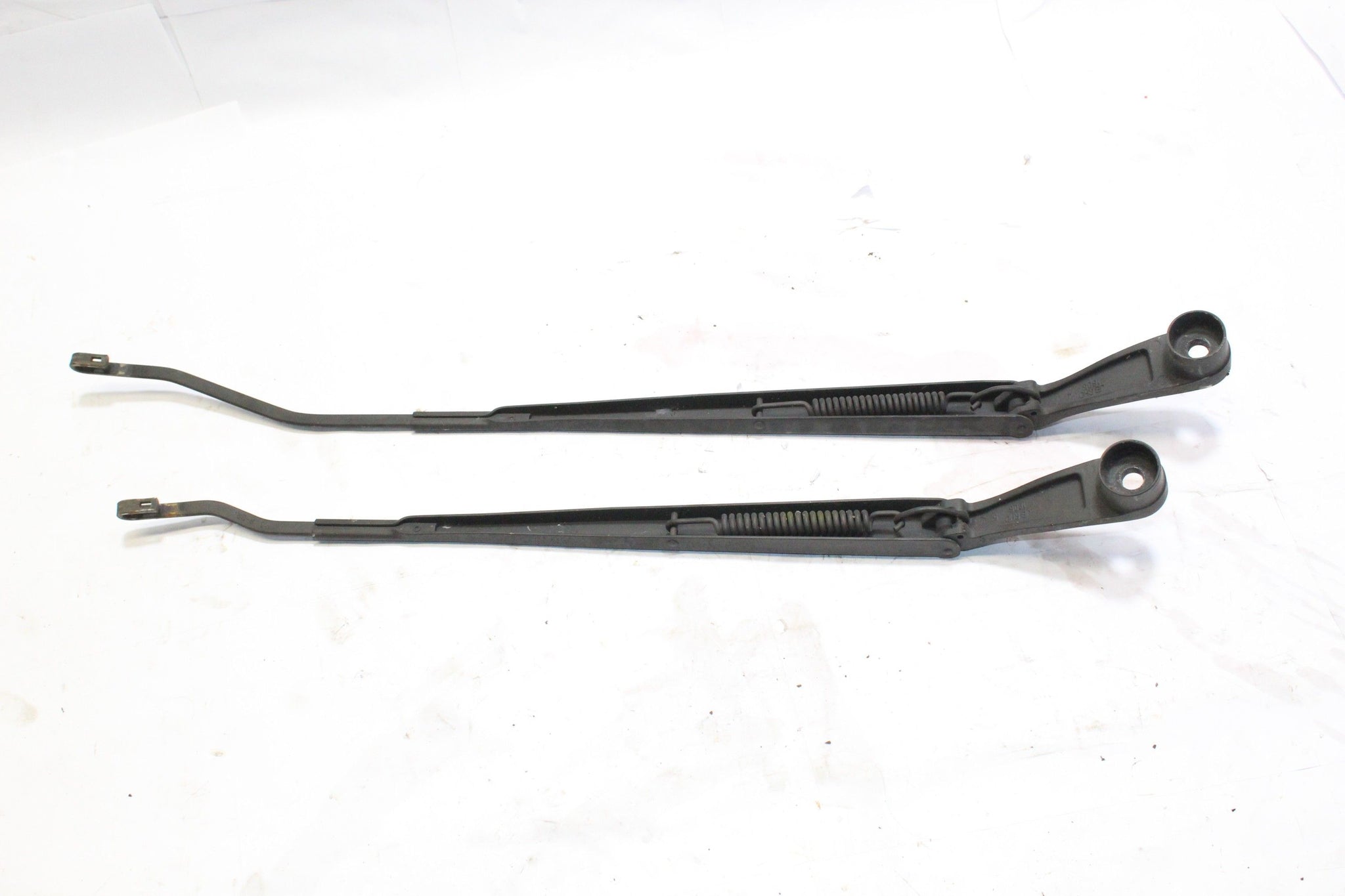2009 KIA RIO Wiper Arm Pair