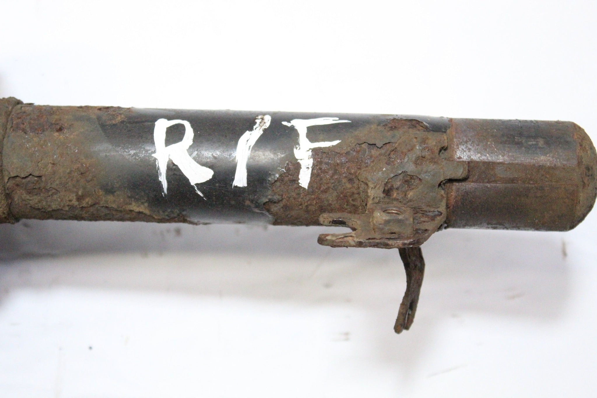 2011 PEUGEOT 107 1.0 Right side Front Suspension Leg