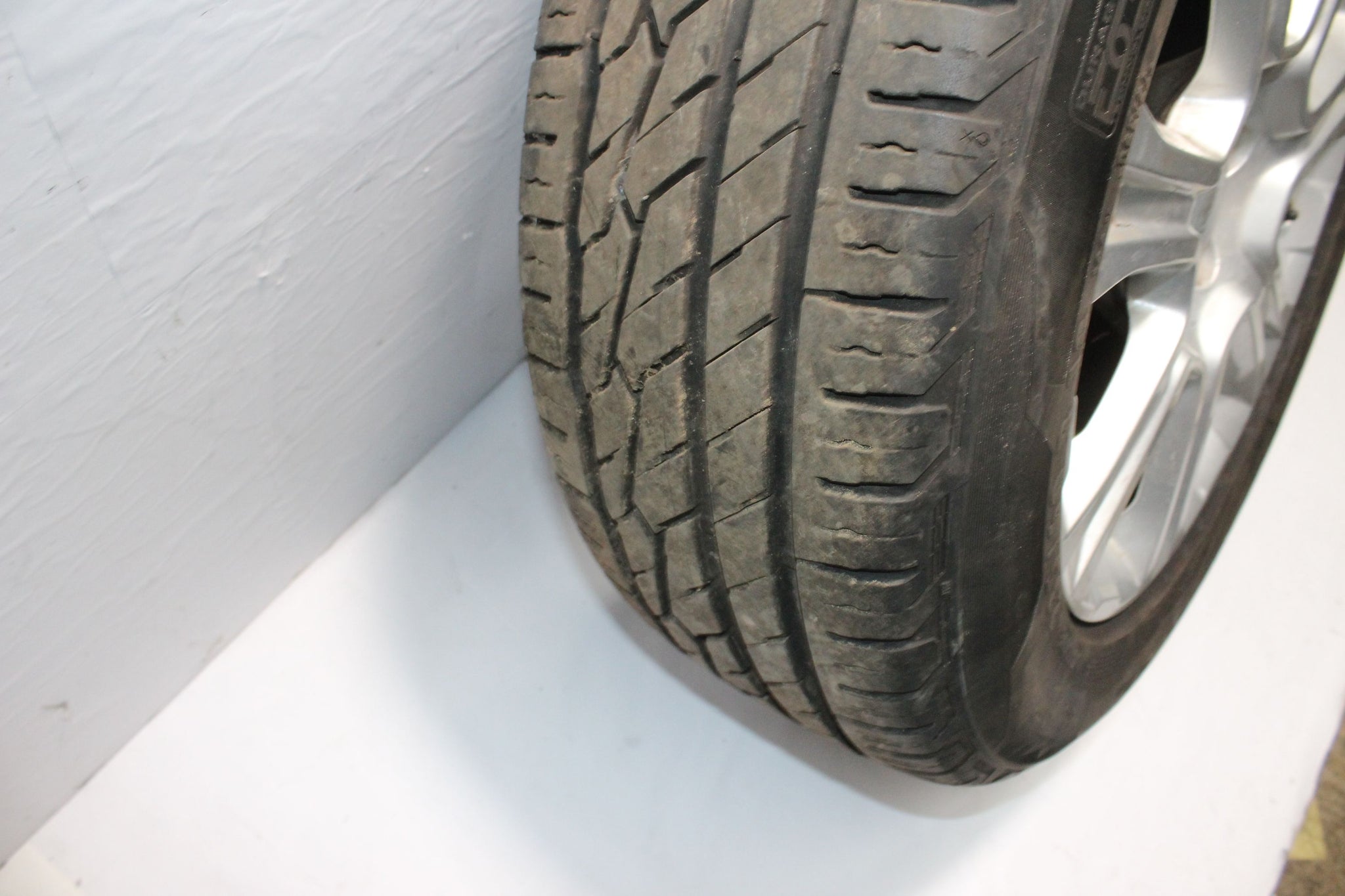 2016 RANGE ROVER EVOQUE Alloy Wheel with Tyre 235 / 60 R18 6.1MM
