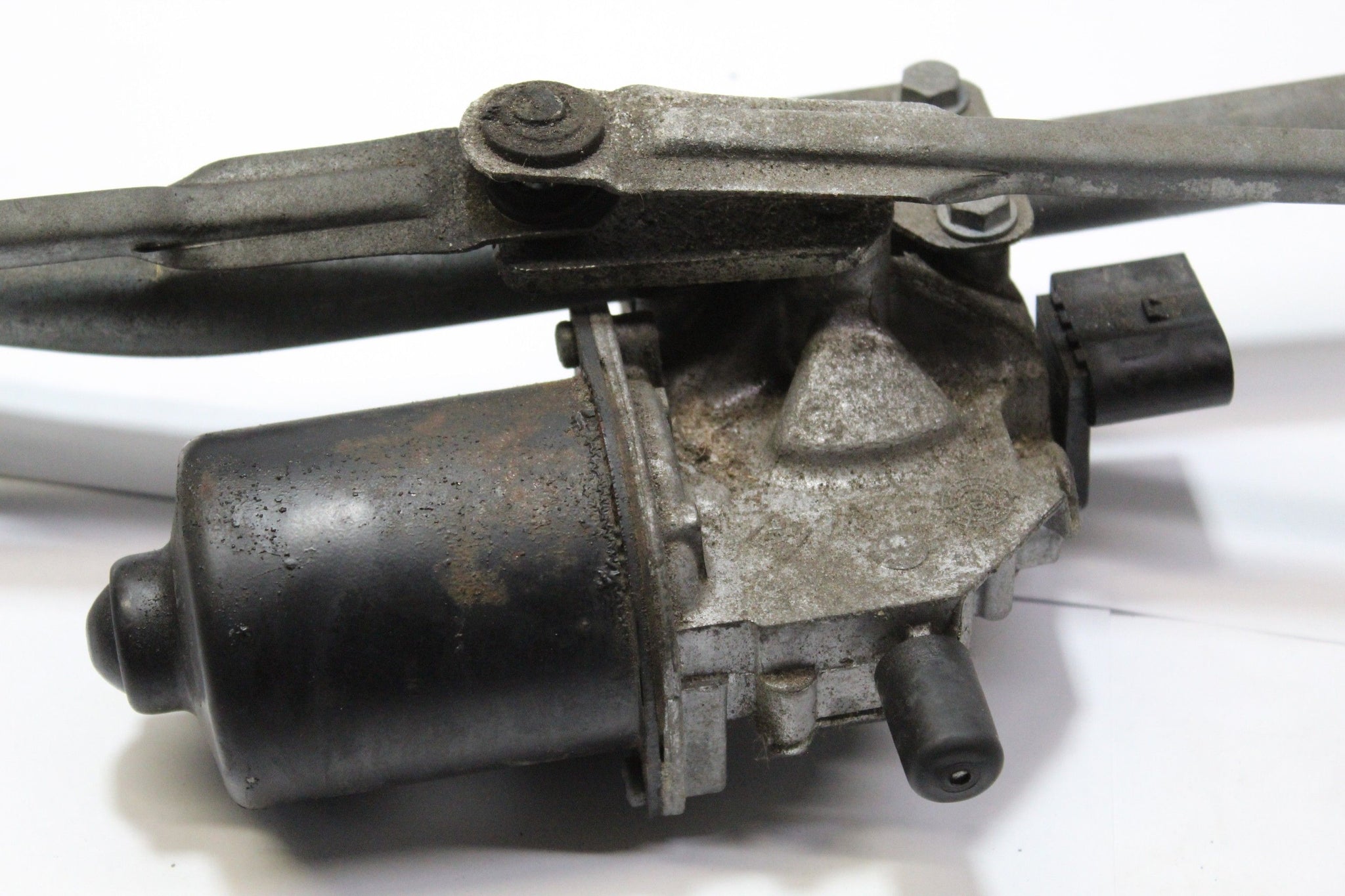 2006 BMW Z4 Front Wiper Motor Linkage 7193987