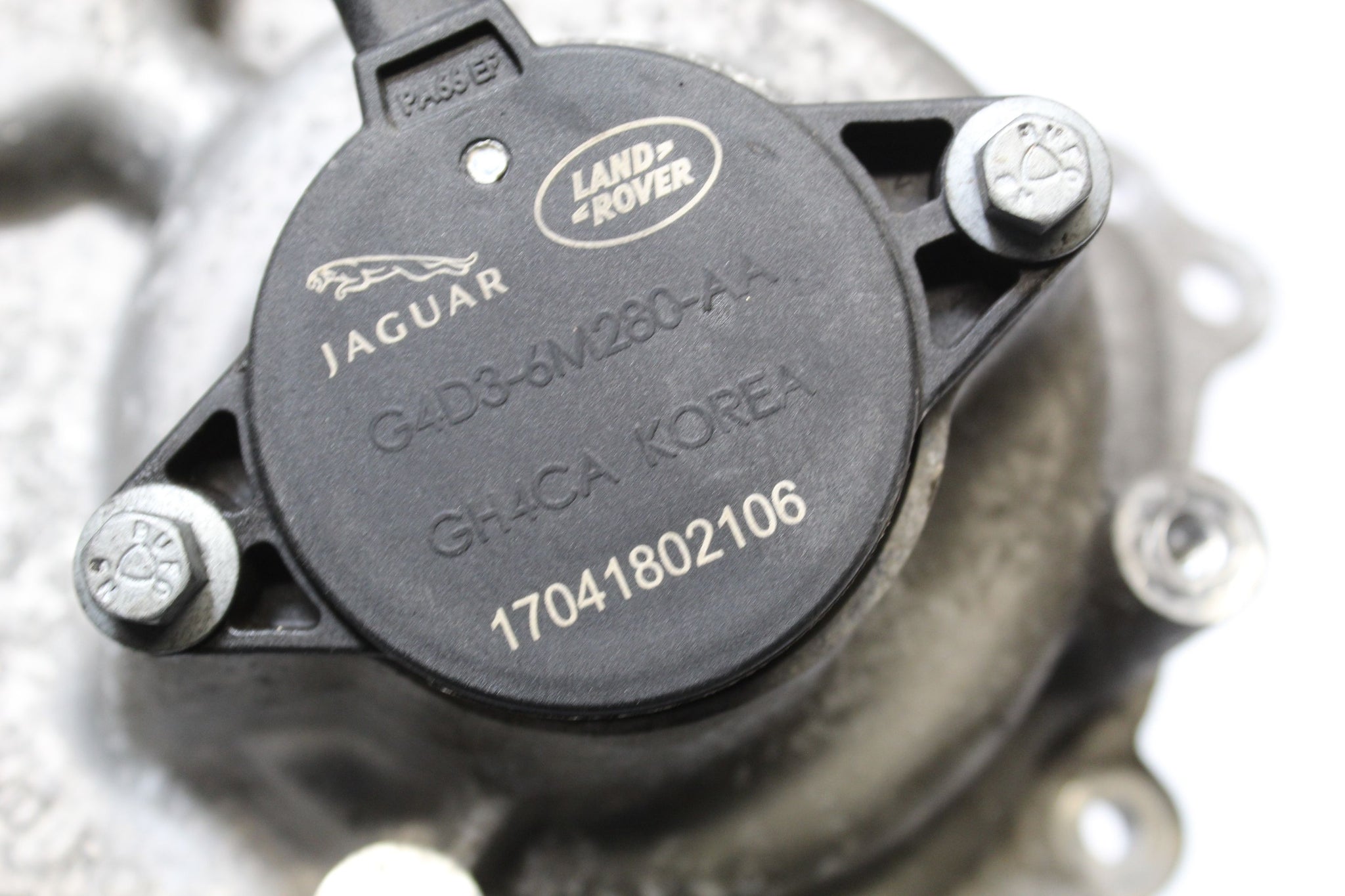 2017 JAGUAR F PACE 2.0 Timing Cover with Sensor G4D3-6P053-AB G4D3-6M280-AA