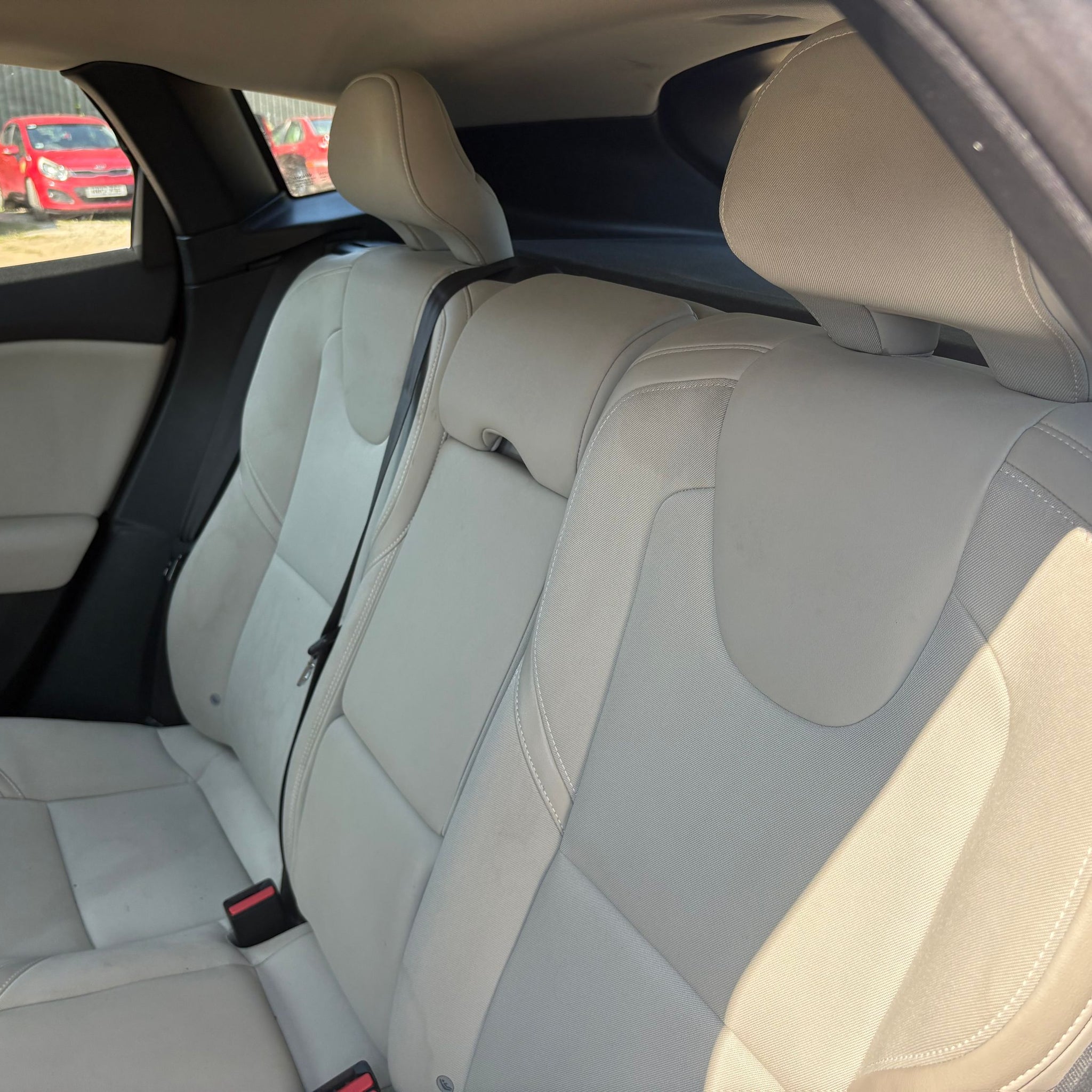 VOLVO V40 REAR SEATS 2013