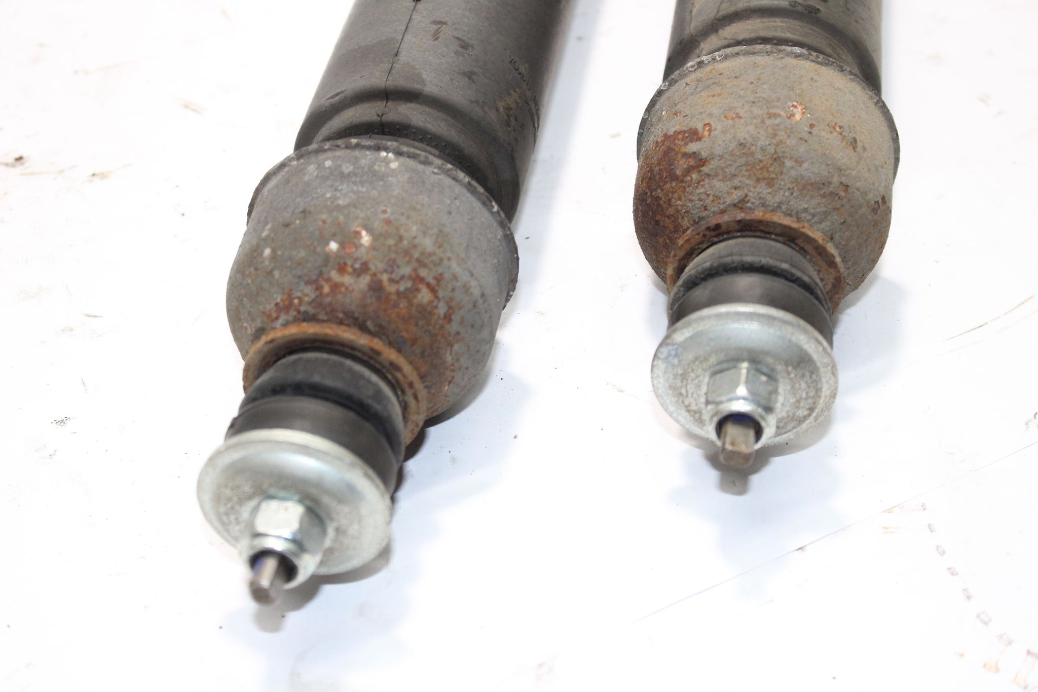 2016 NISSAN JUKE F15 1.5 Rear Shock Absorber Pair 56210BX82A
