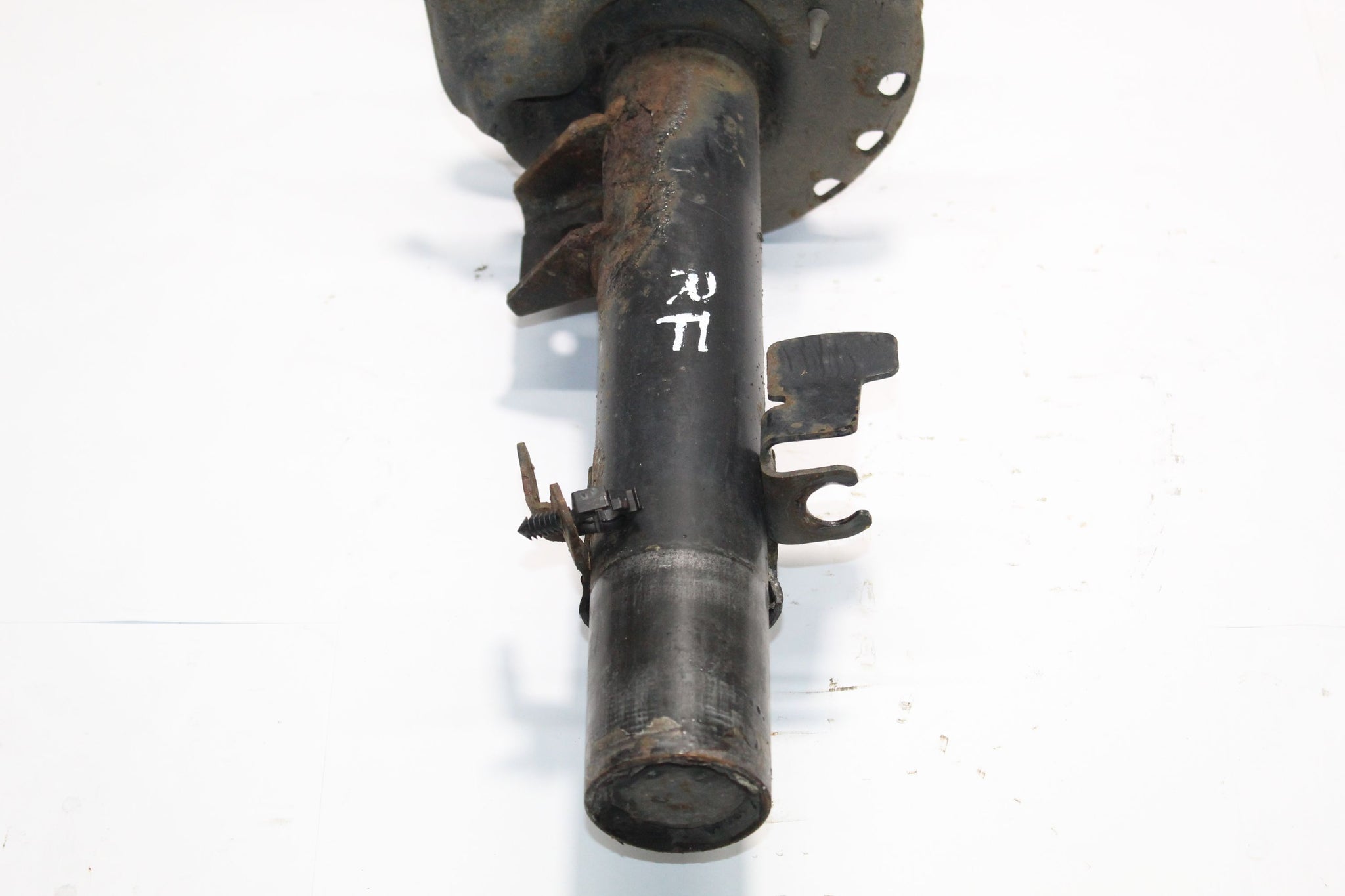 2016 RANGE ROVER EVOQUE 2.0 Right side Front Suspension Leg BJ32-18045-AD