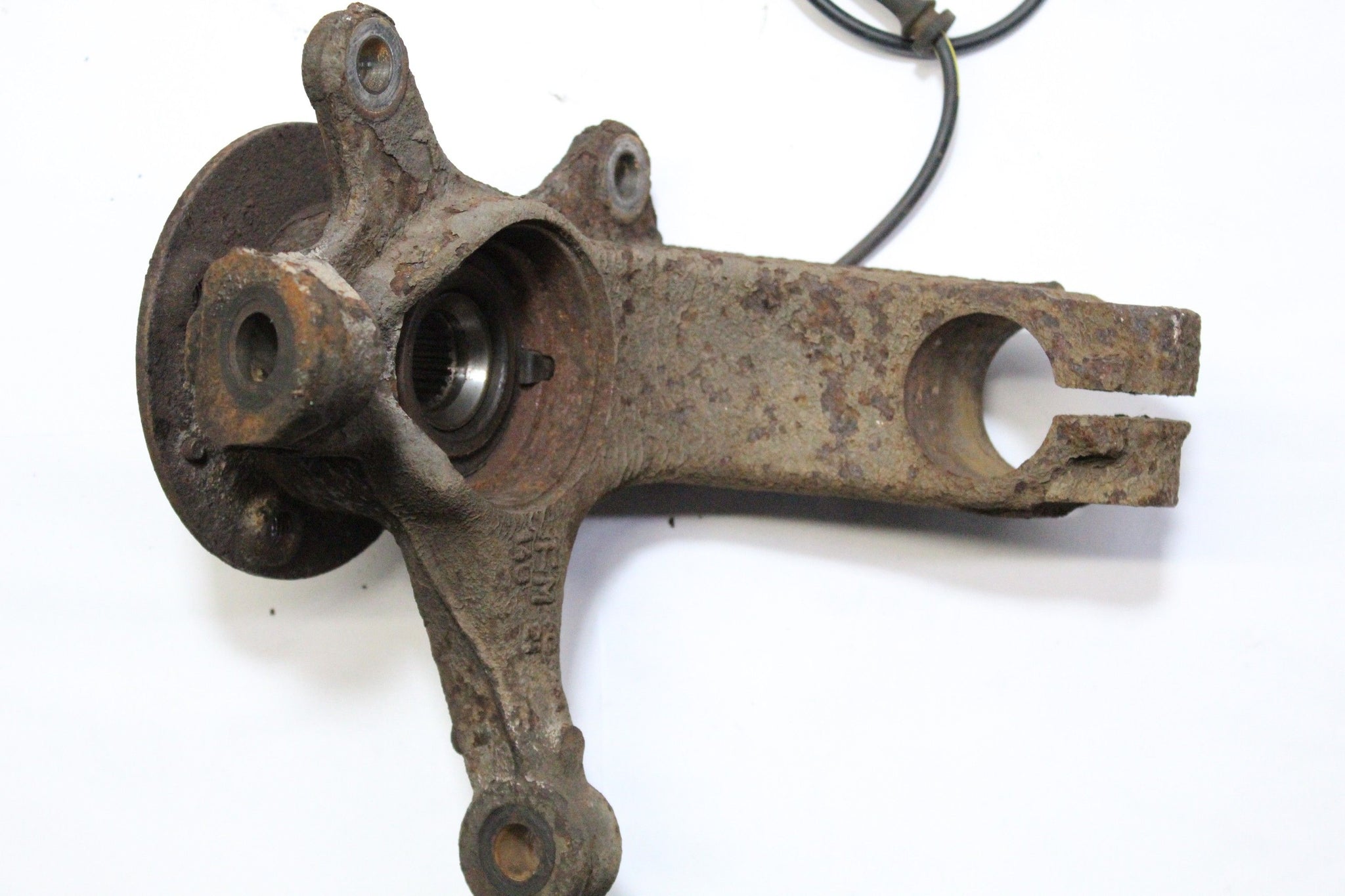 2011 PEUGEOT 107 1.0 Right side Front Wheel Hub