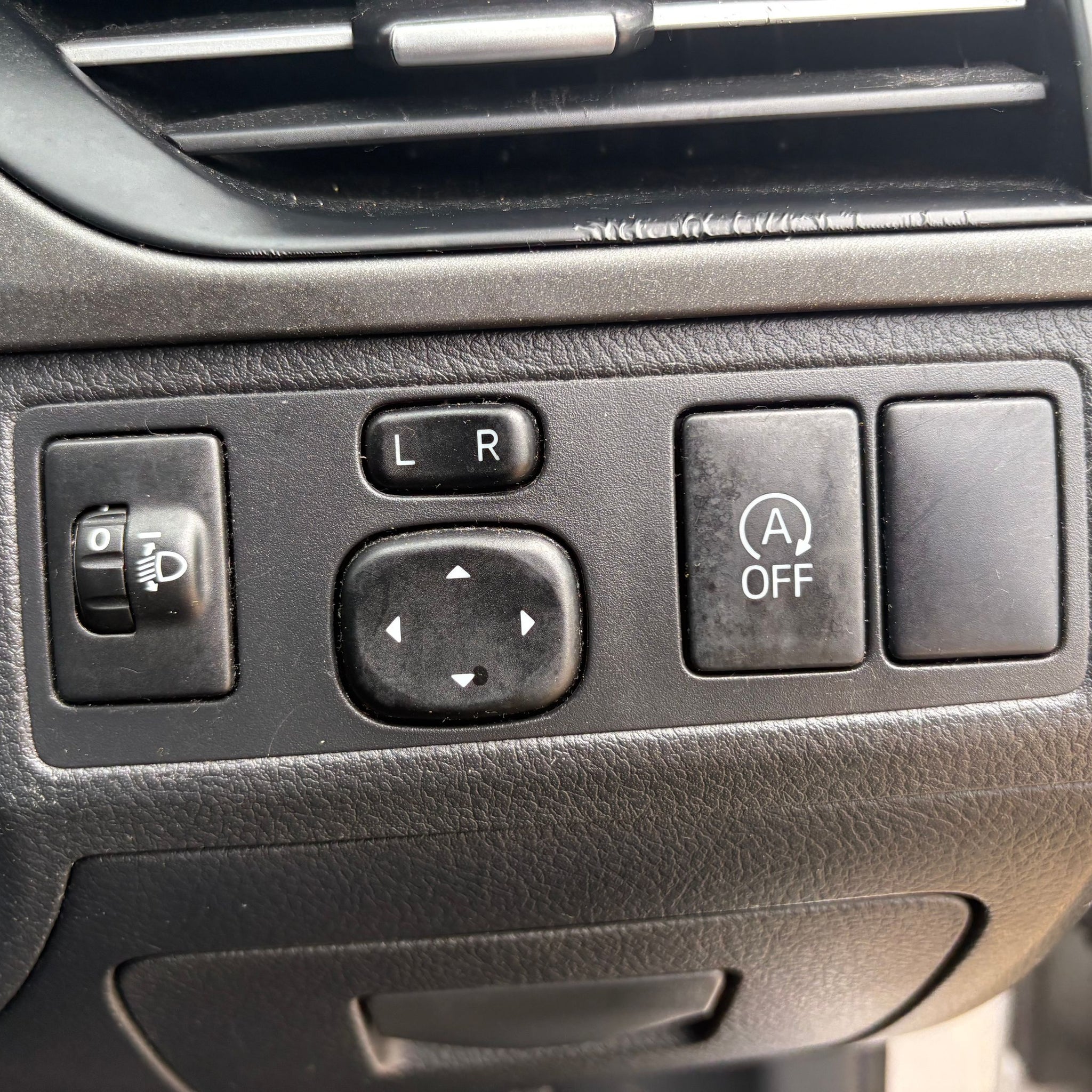 2016 TOYOTA AVENSIS WING MIRROR CONTROL SWITCH