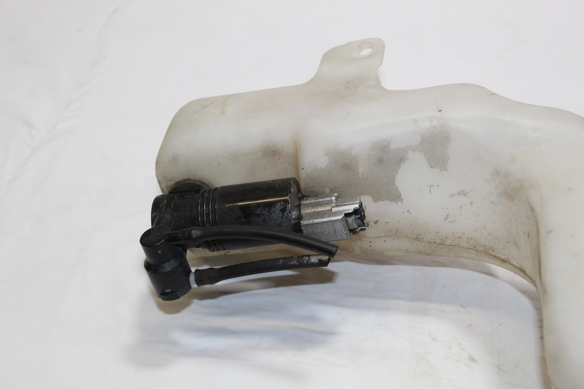 2013 FORD FIESTA Windscreen Washer Bottle Pump 8A6117B613AF