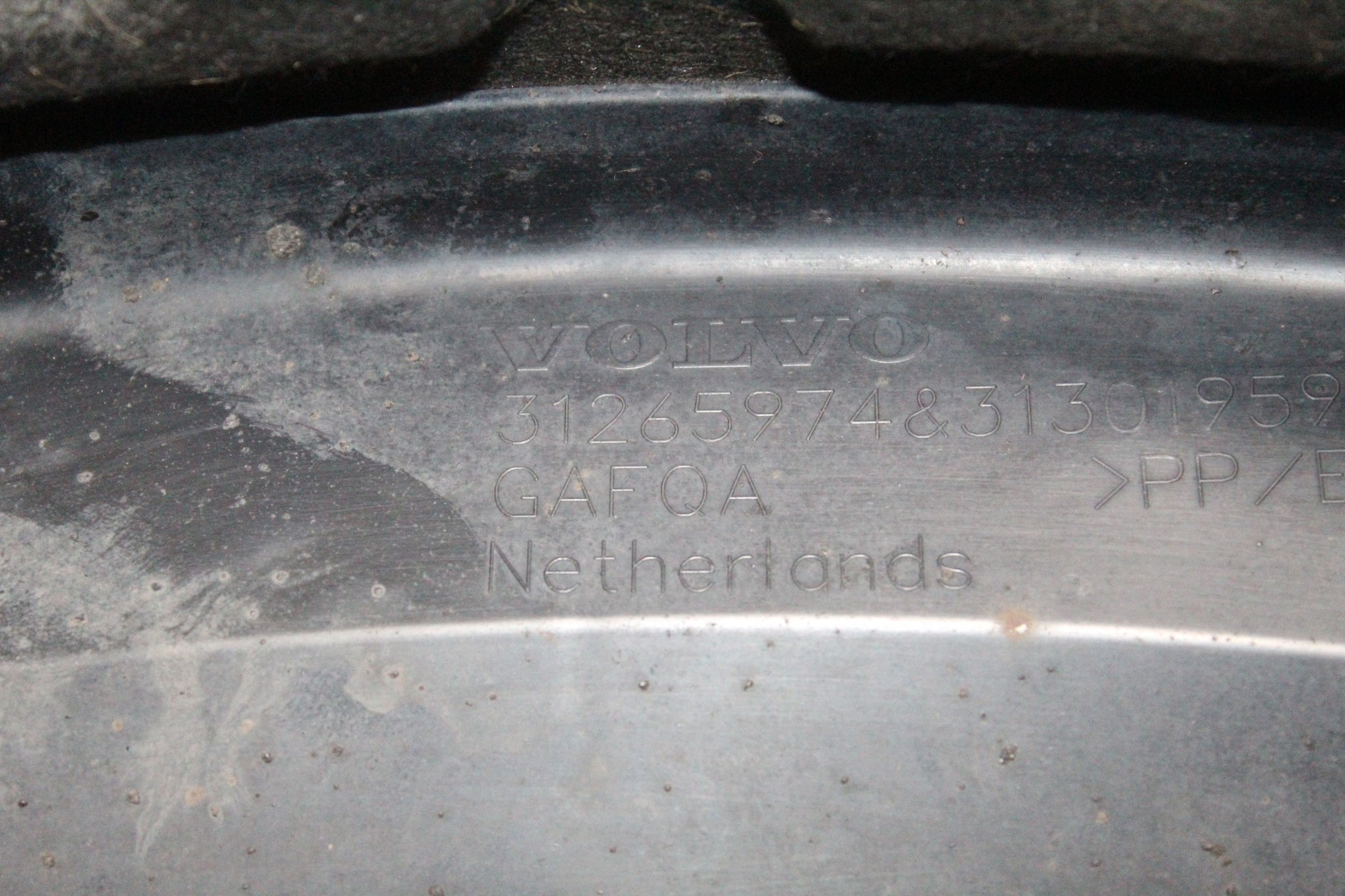 2012 Volvo V40 Right side Front Splash Guard 31265974