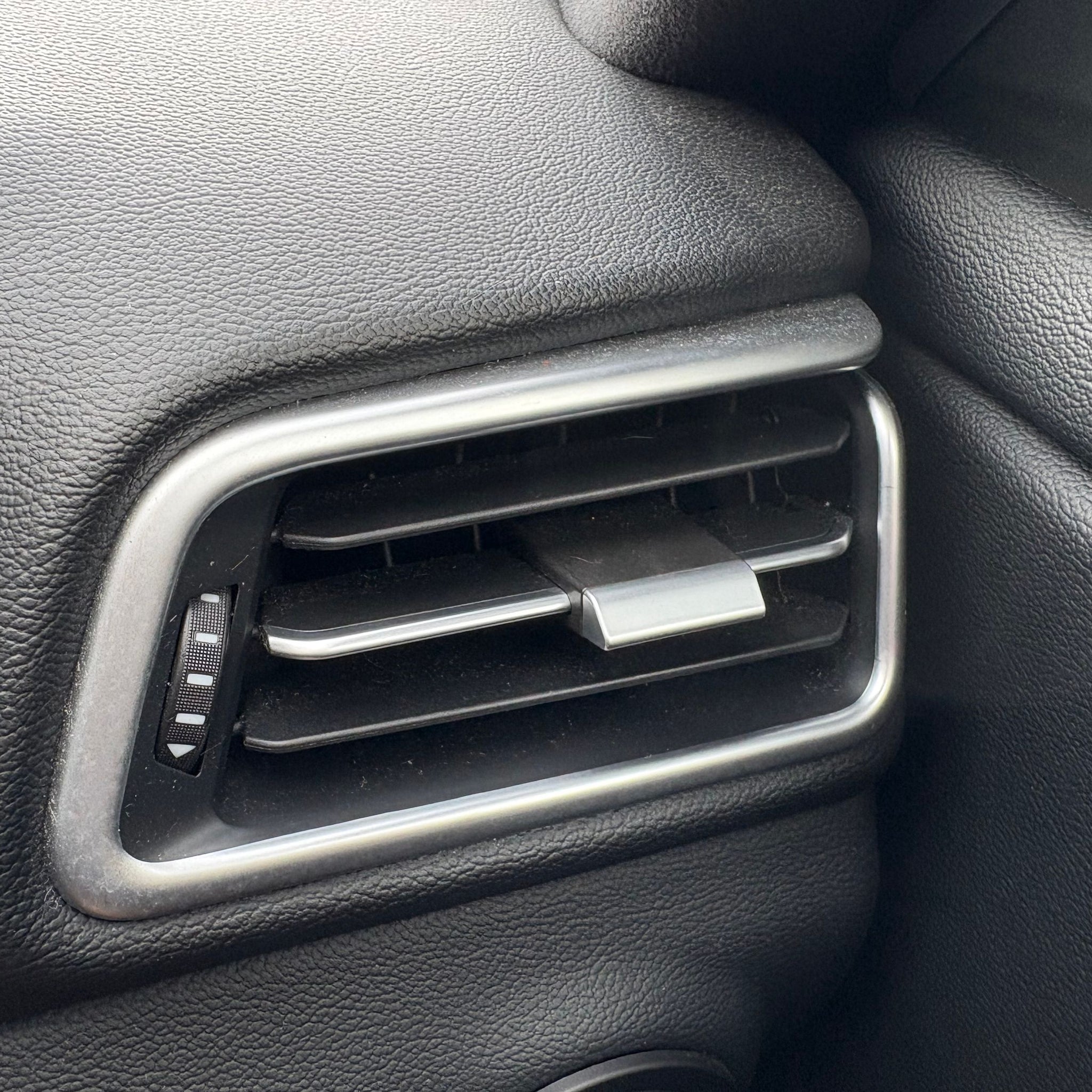 2017 MASERATI GHIBLI RIGHT SIDE DASHBOARD AIR VENT