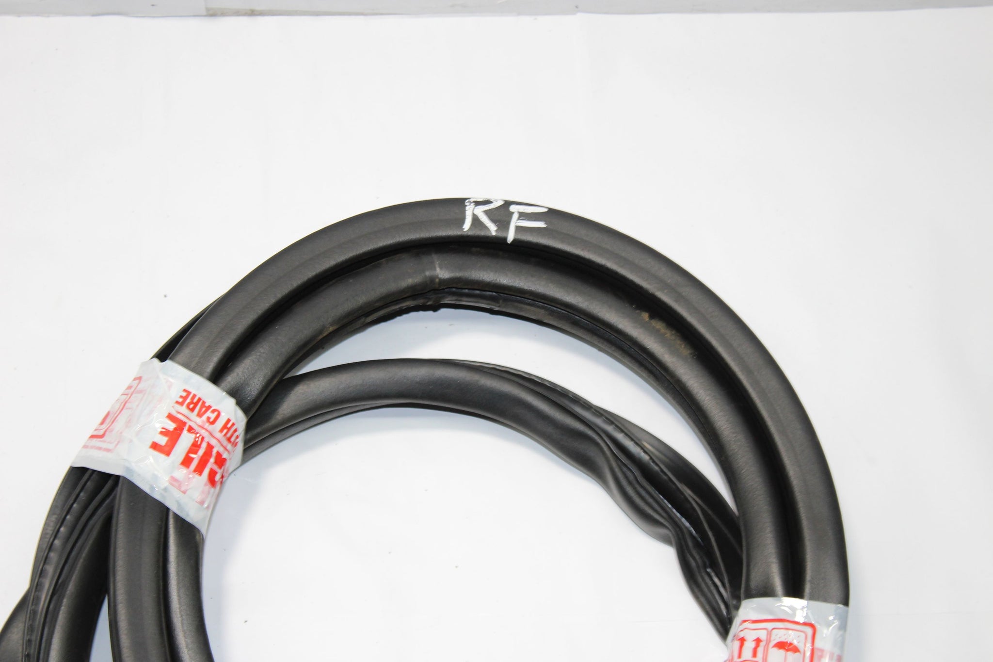 2010 HONDA CRV MK3 Right side Front Door Seal Rubber