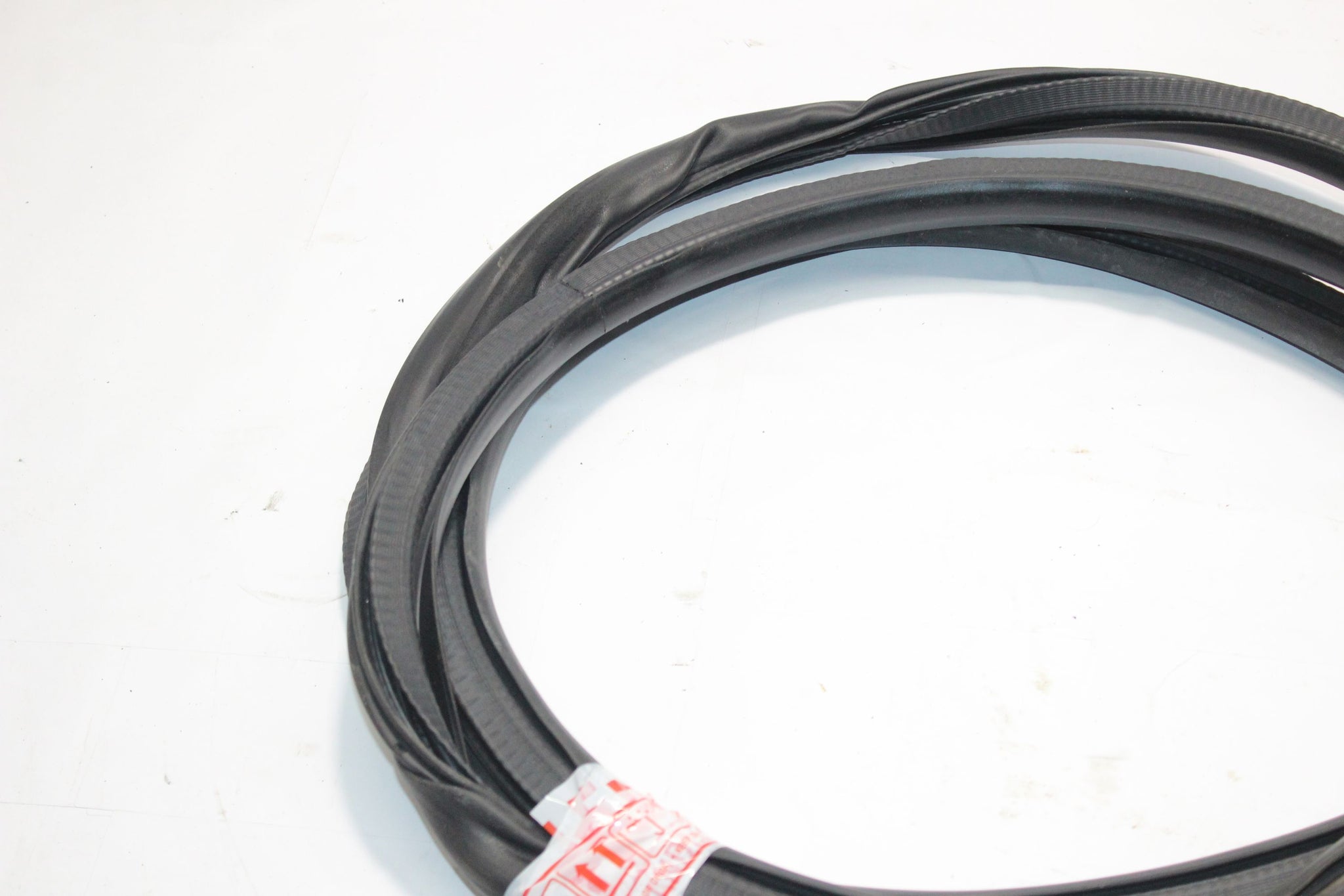 2014 VAUXHALL MOKKA RIGHT SIDE FRONT DOOR RUBBER SEAL