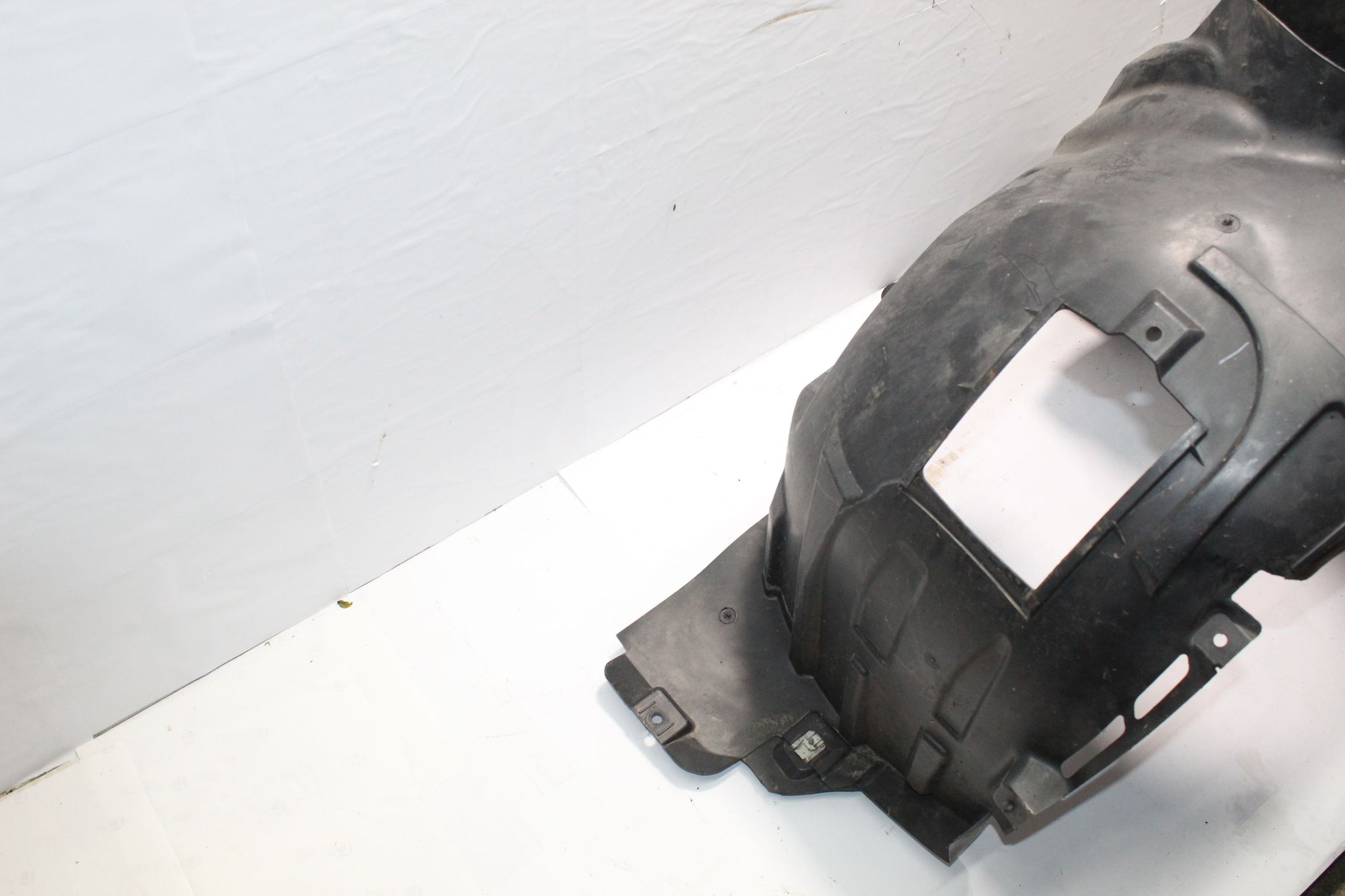 2012 MERCEDES B CLASS W246 LEFT SIDE FRONT SPLASH GUARD