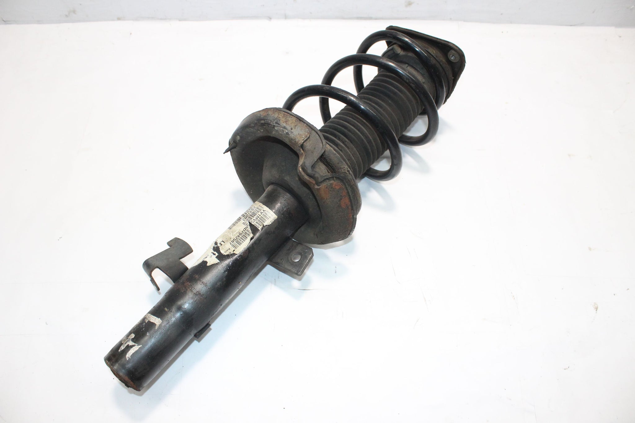 2013 VOLVO V40 2.0 LEFT SIDE FRONT SUSPENSION LEG STRUT