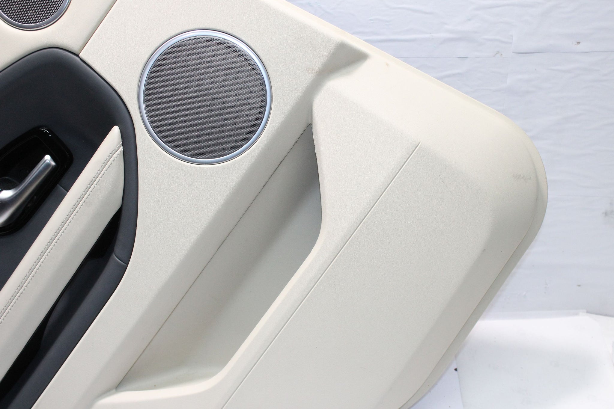 2015 RANGE ROVER EVOQUE Left side Rear Door Card
