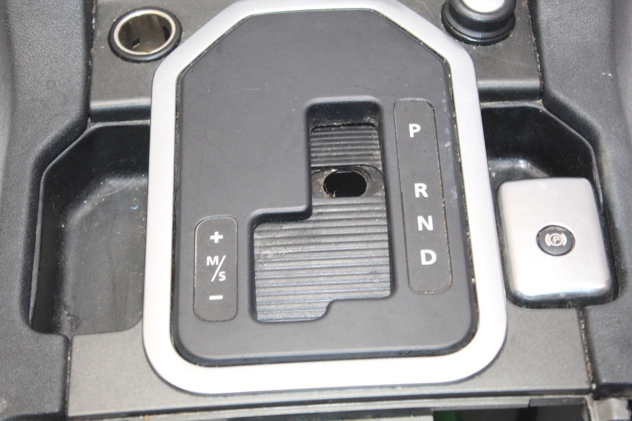2010 LAND ROVER DISCOVERY 4 Gear Selector Surround Panel