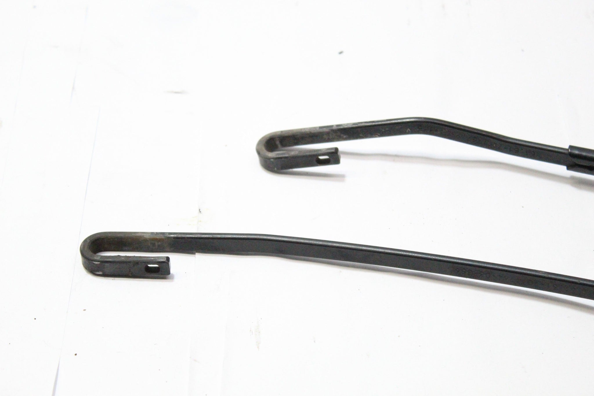 2006 BMW Z4 Front Windscreen Wiper Arm Pair