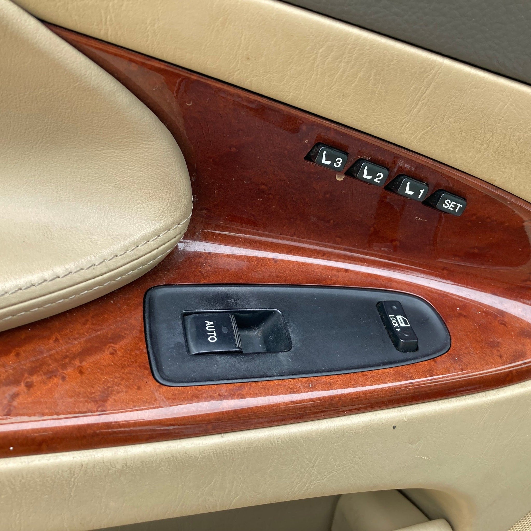 2007 LEXUS GS300 Passenger side Front Complete Door SILVER