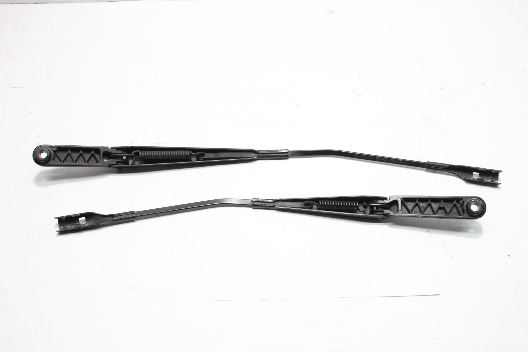 2011 AUDI A1 Wiper Arm Pair 8X2955408 8X2955407